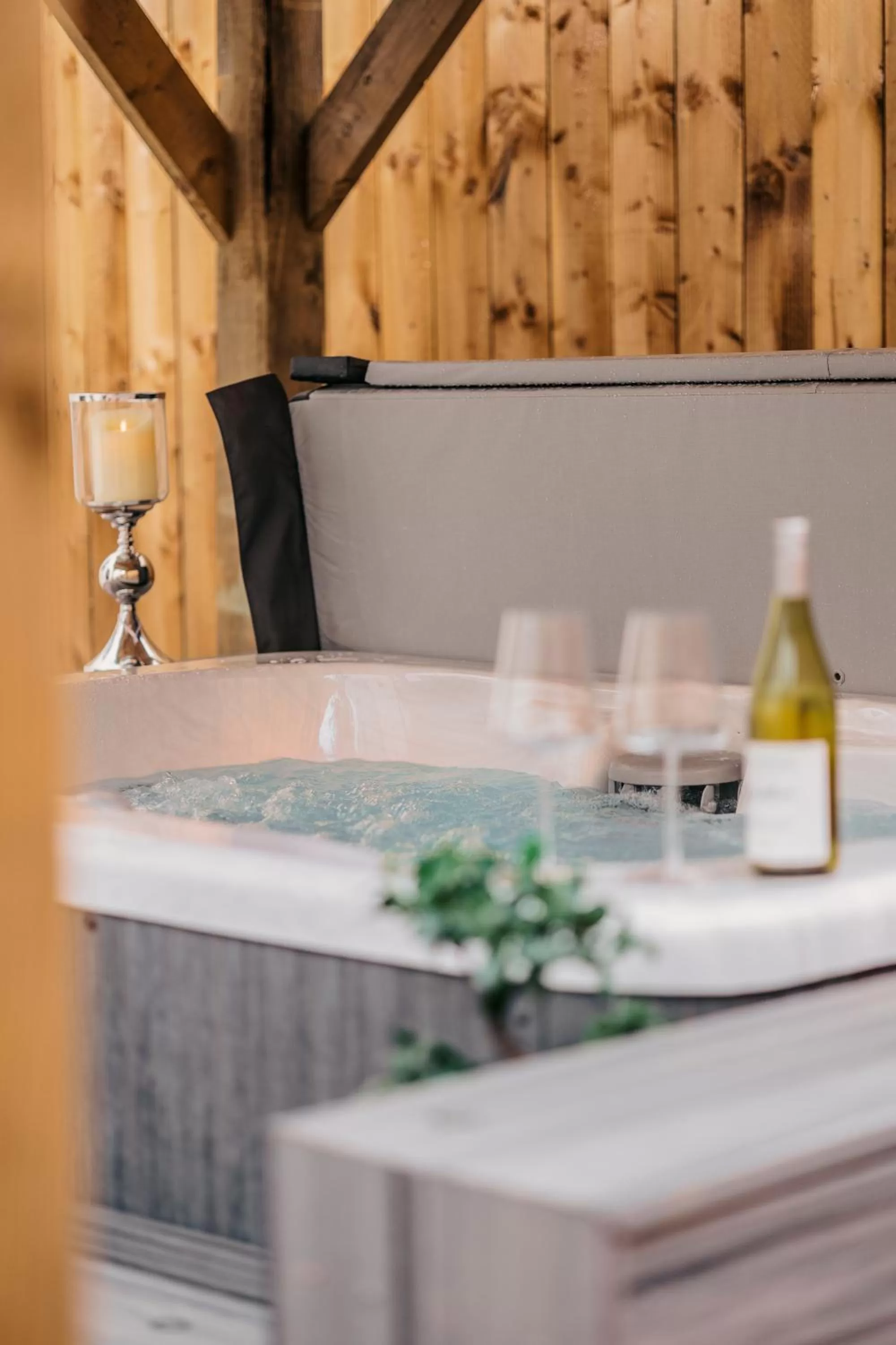 Hot Tub, Bathroom in South Causey Inn