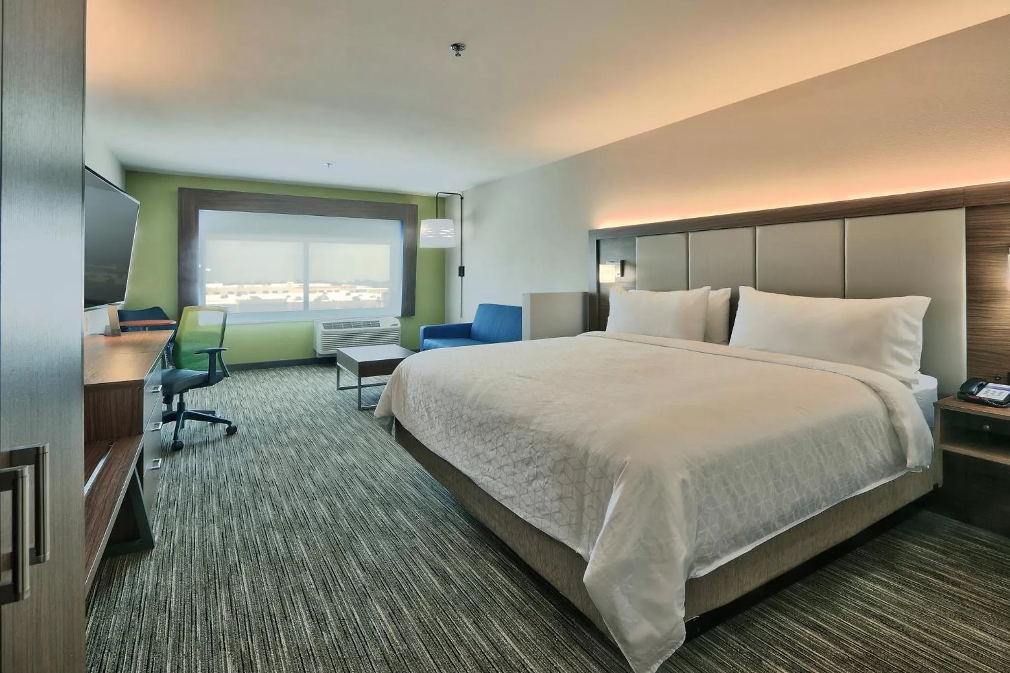 Photo of the whole room, Bed in Holiday Inn Express & Suites - Albuquerque East by IHG