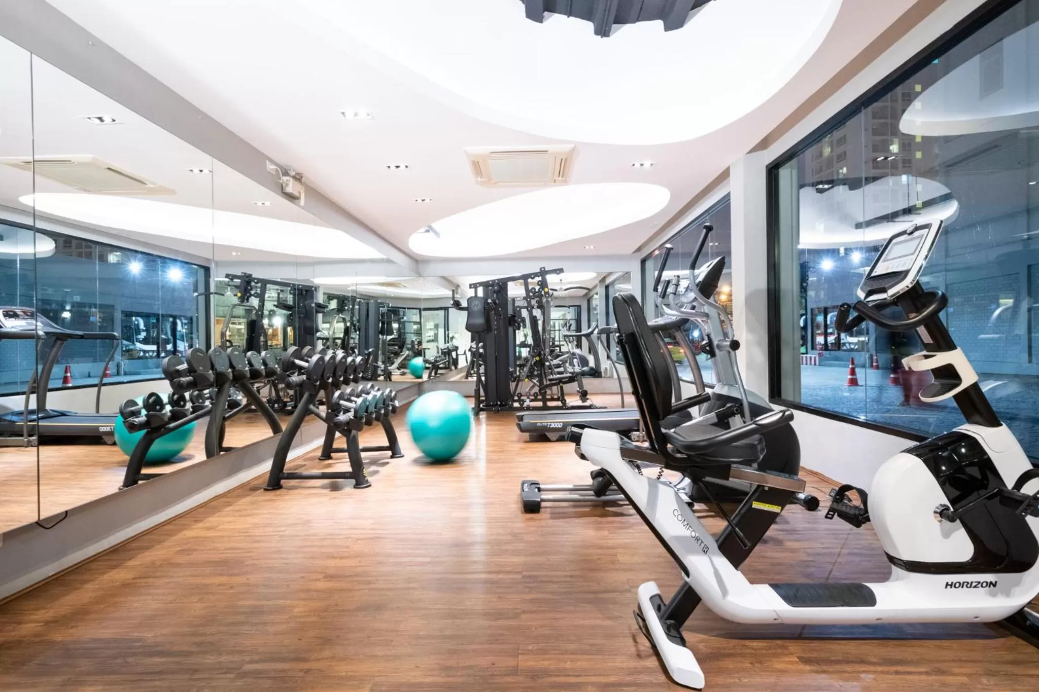 Fitness centre/facilities in S Ratchada Leisure Hotel