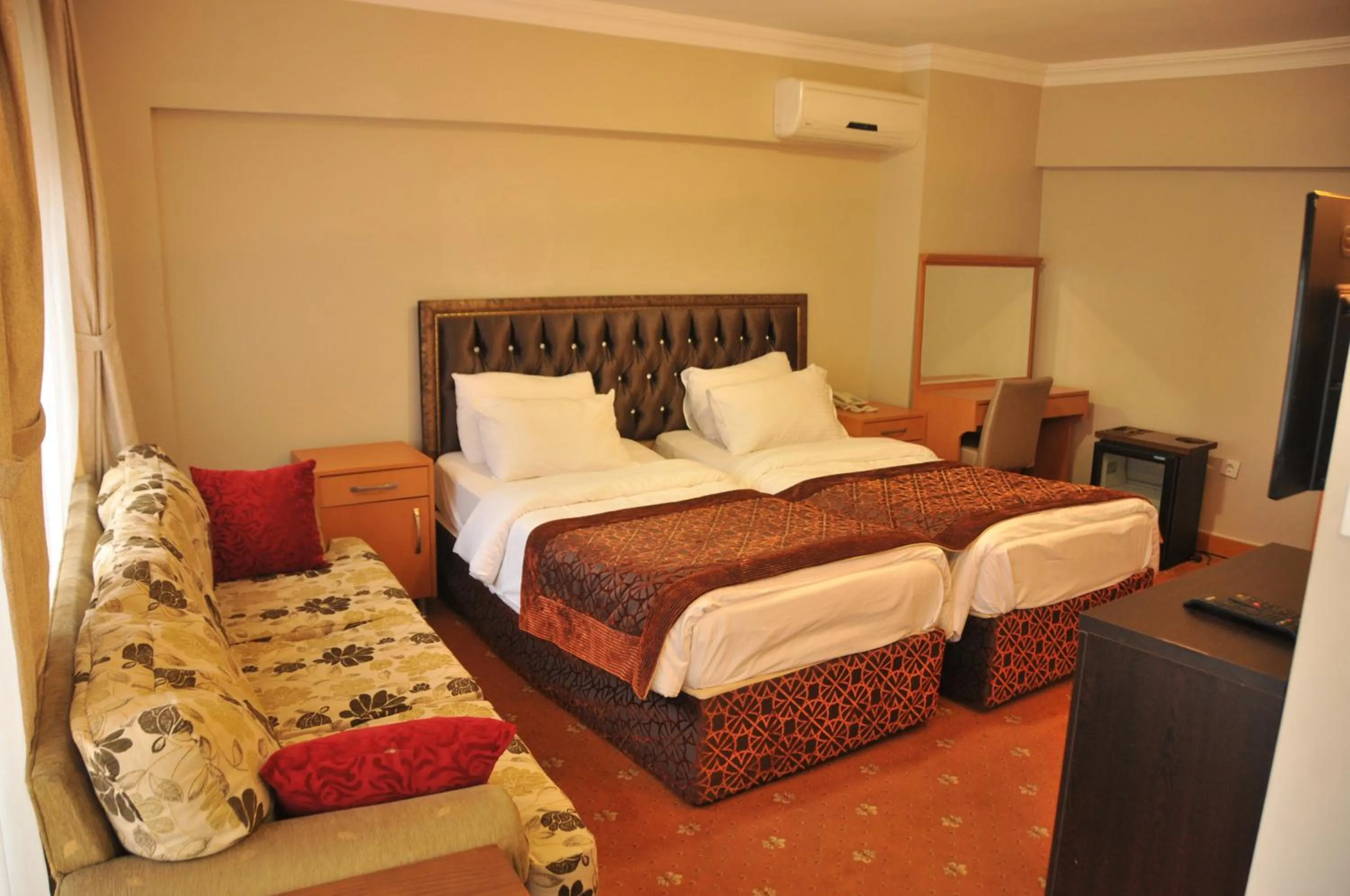 Photo of the whole room in Palace Point Hotel