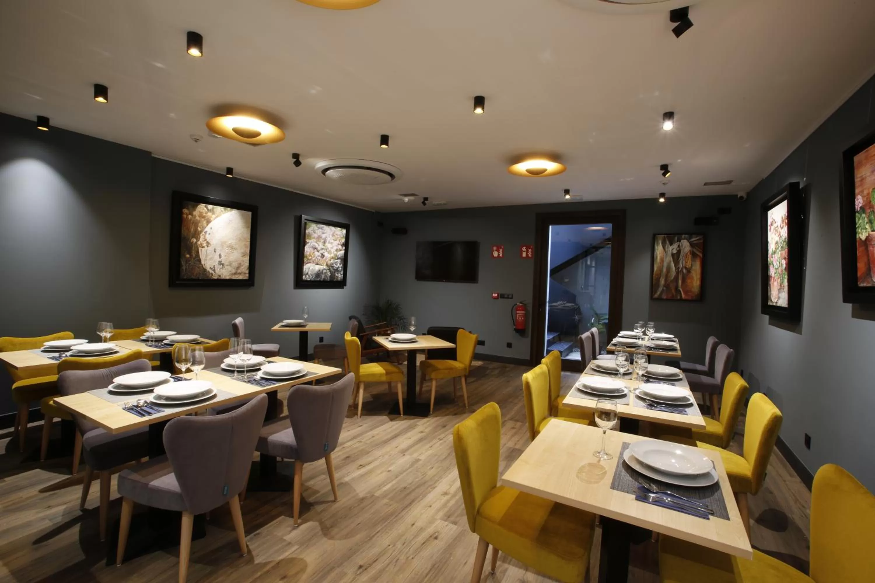 Living room, Restaurant/Places to Eat in M&UGA Hotela