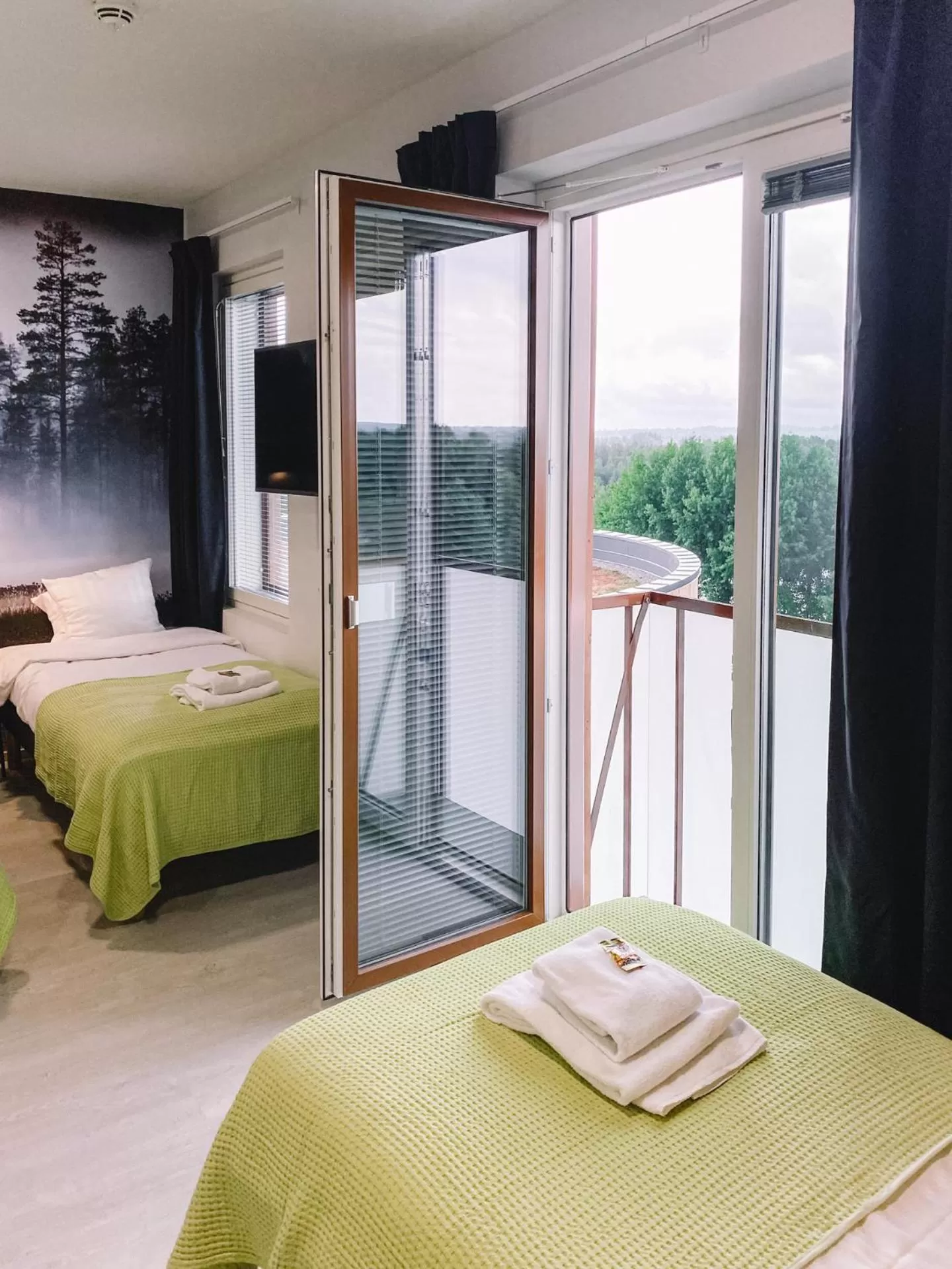 Lake view, Bed in Hotelli Kuohu Kangasala - Hotel and Apartments by UHANDA