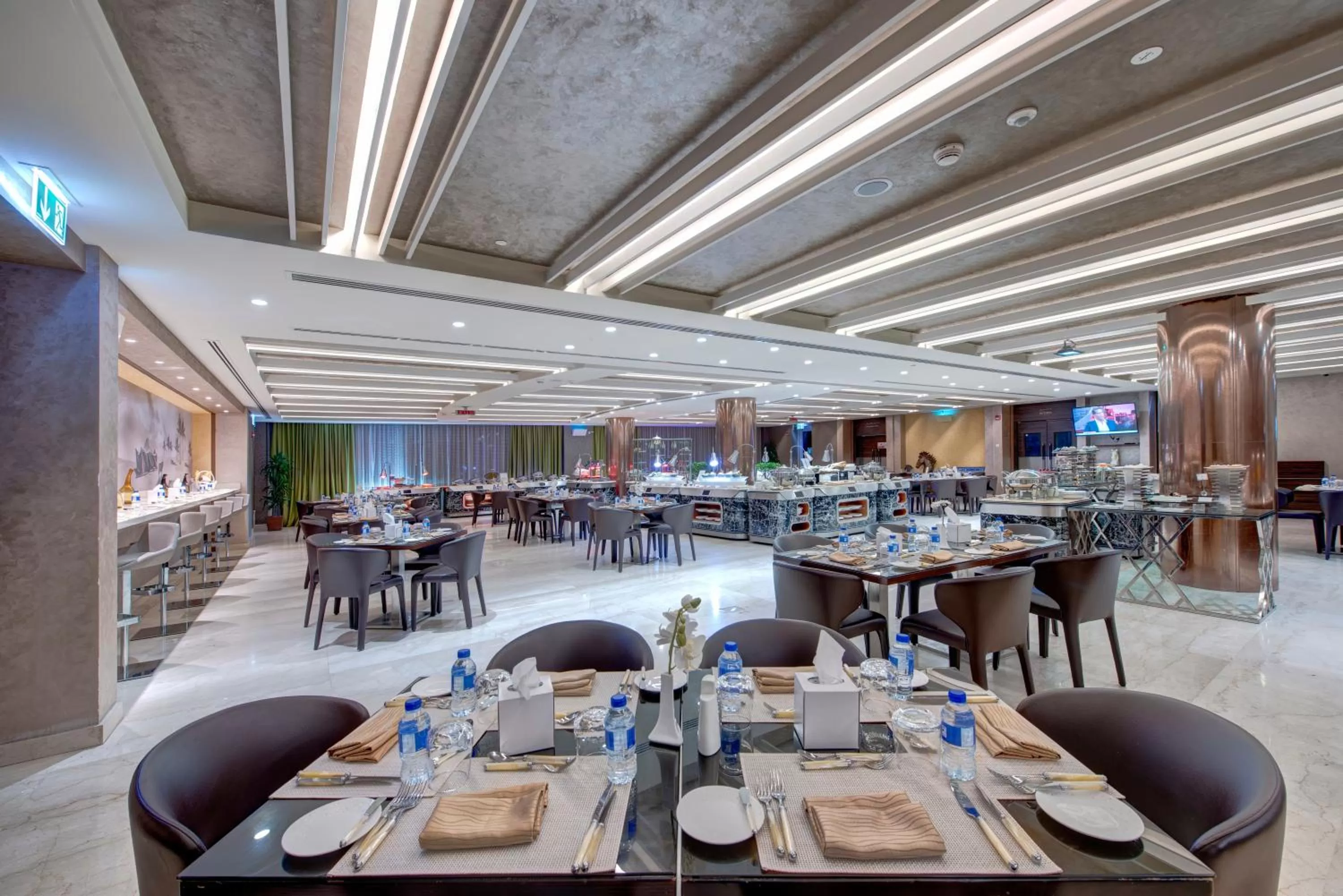 Restaurant/places to eat in Remal Hotel & Villas Al Dhannah City