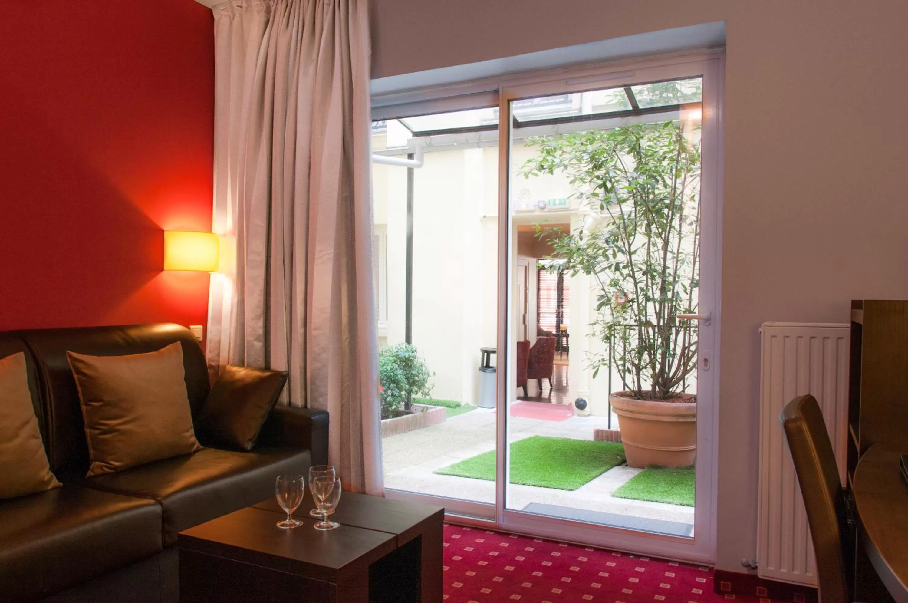 Decorative detail in Hôtel des Deux Avenues