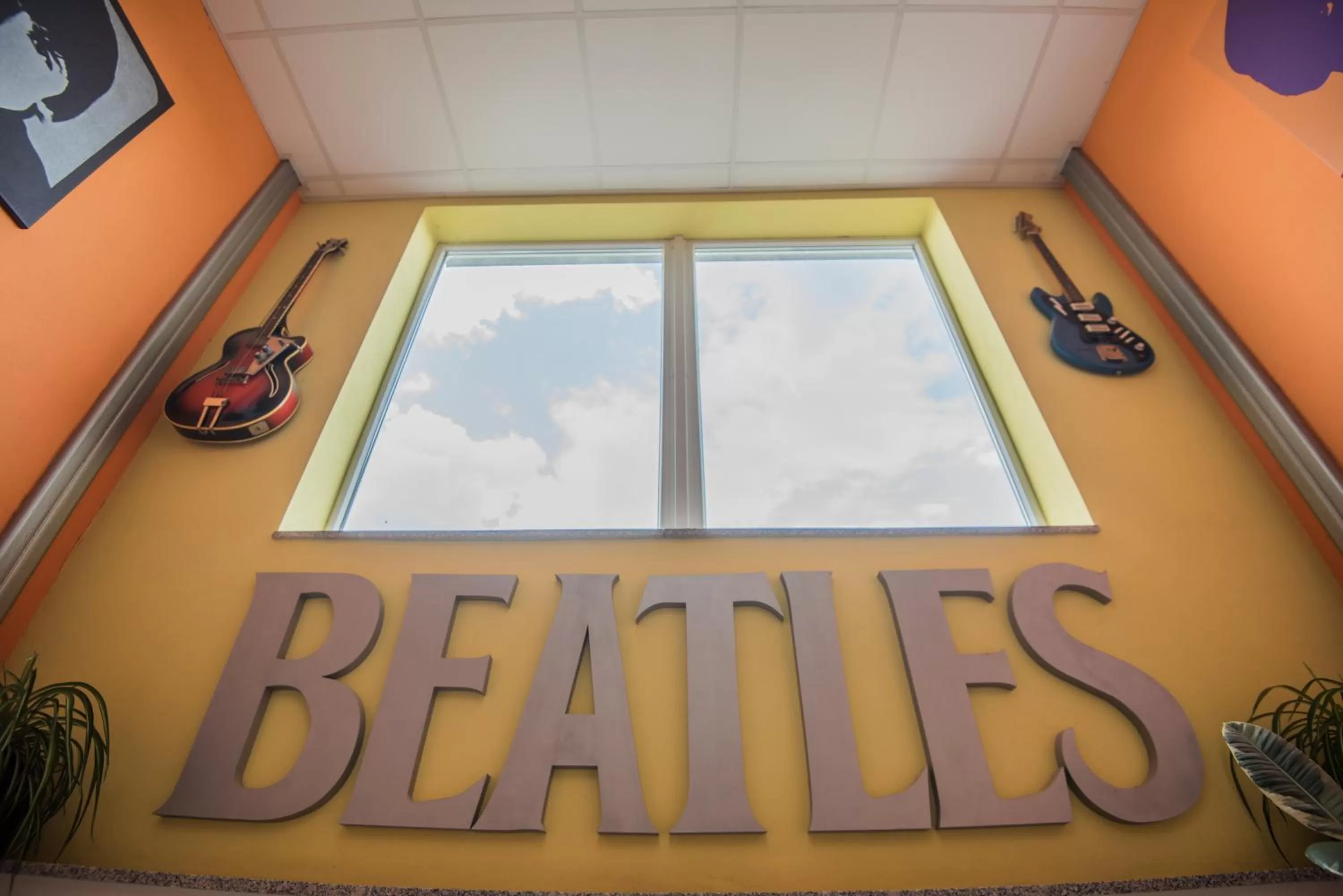 Property building in City Hotel B&B, reception 24 7, 800m od-from R1, free parking