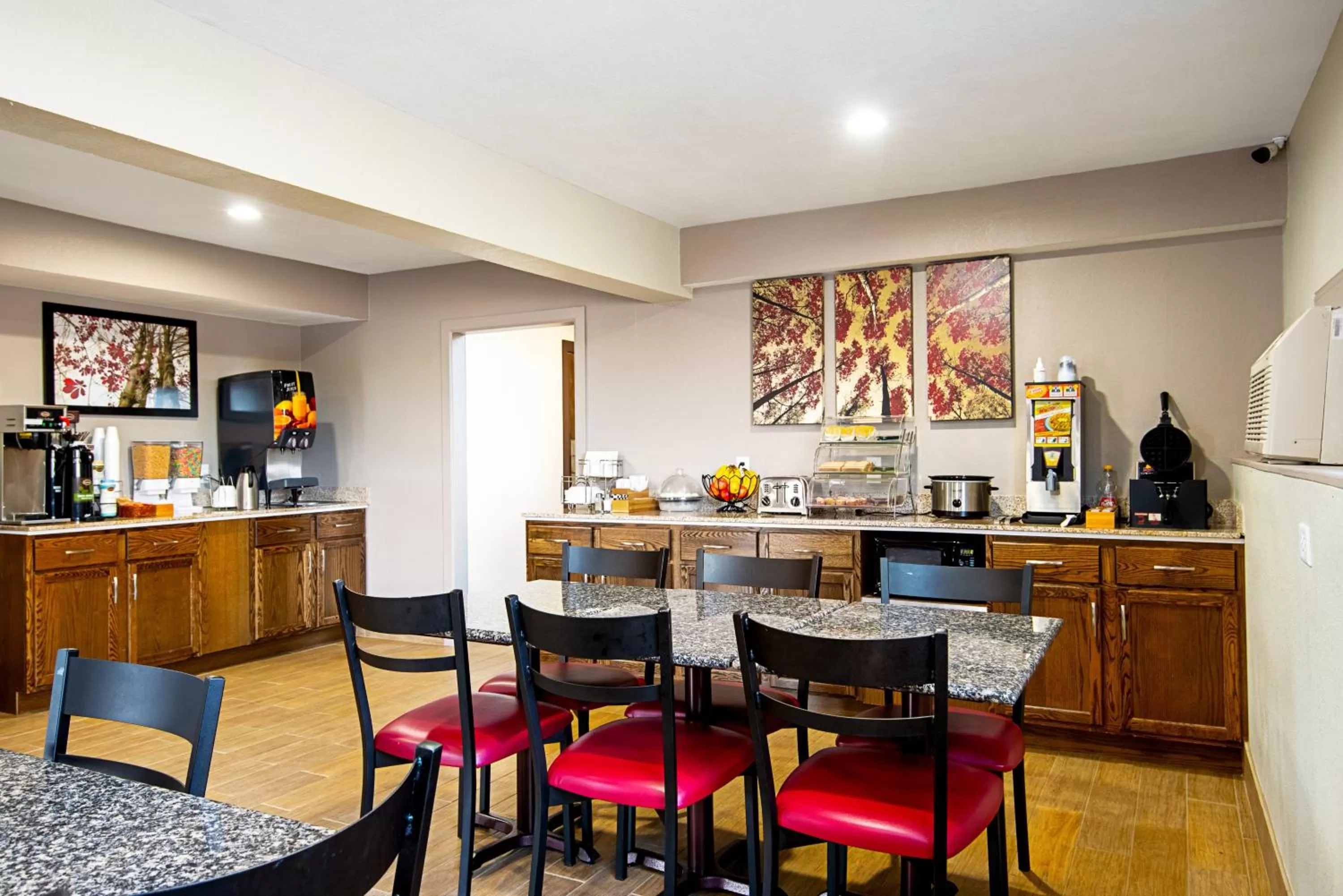 Breakfast in Red Roof Inn Cameron