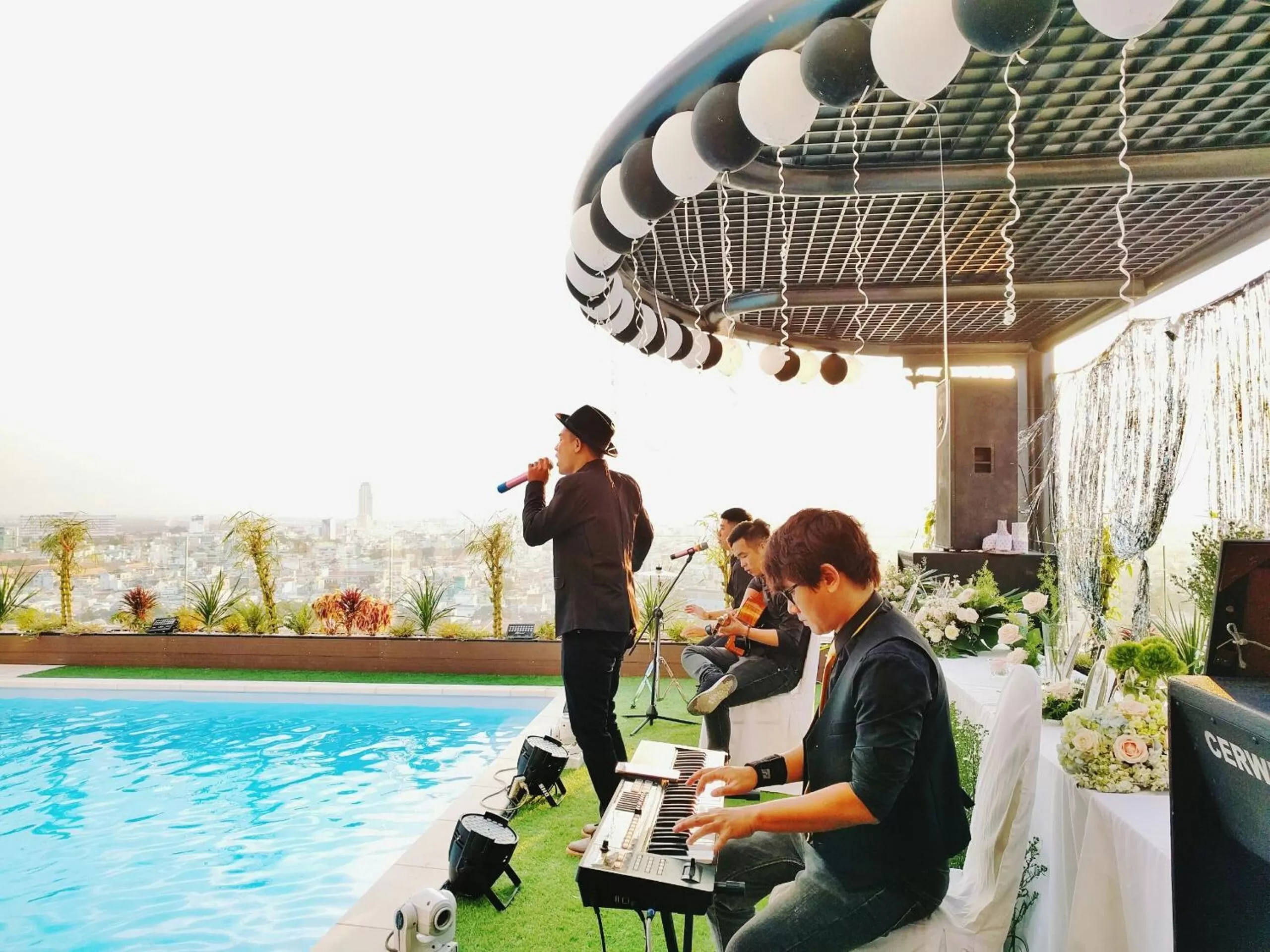 Swimming pool in Holiday One Can Tho Hotel