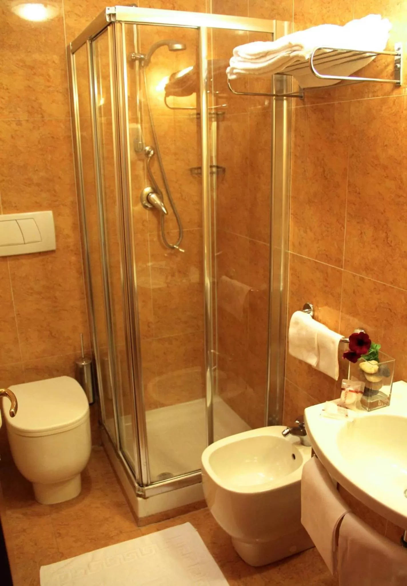 Shower in Hotel Novecento