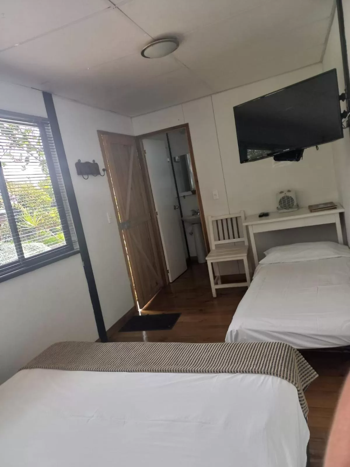 Photo of the whole room, Bed in ALTO LODGING Centro de Entrenamiento Deportivo y Negocios, a 2 pasos del Aeropuerto JMC, Transporte Incluido