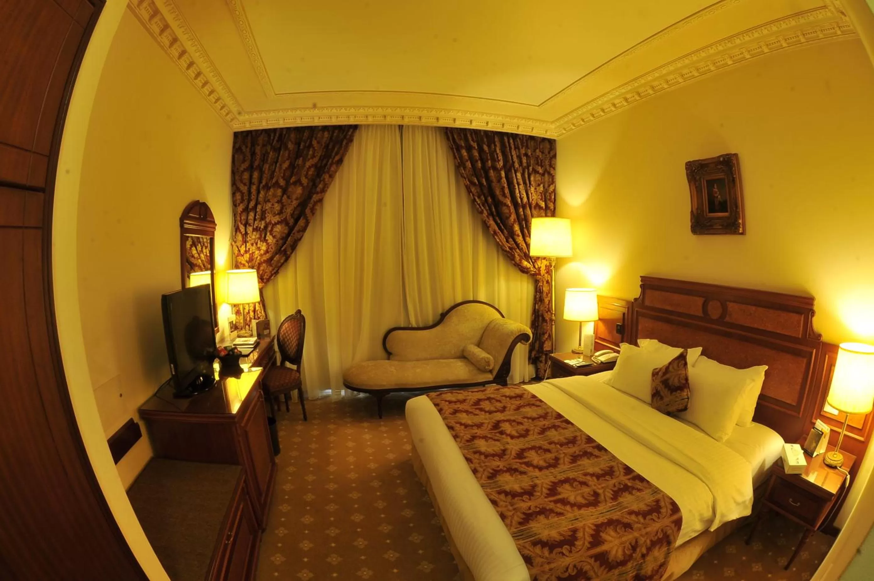 Bed in Serenada Golden Palace - Boutique Hotel