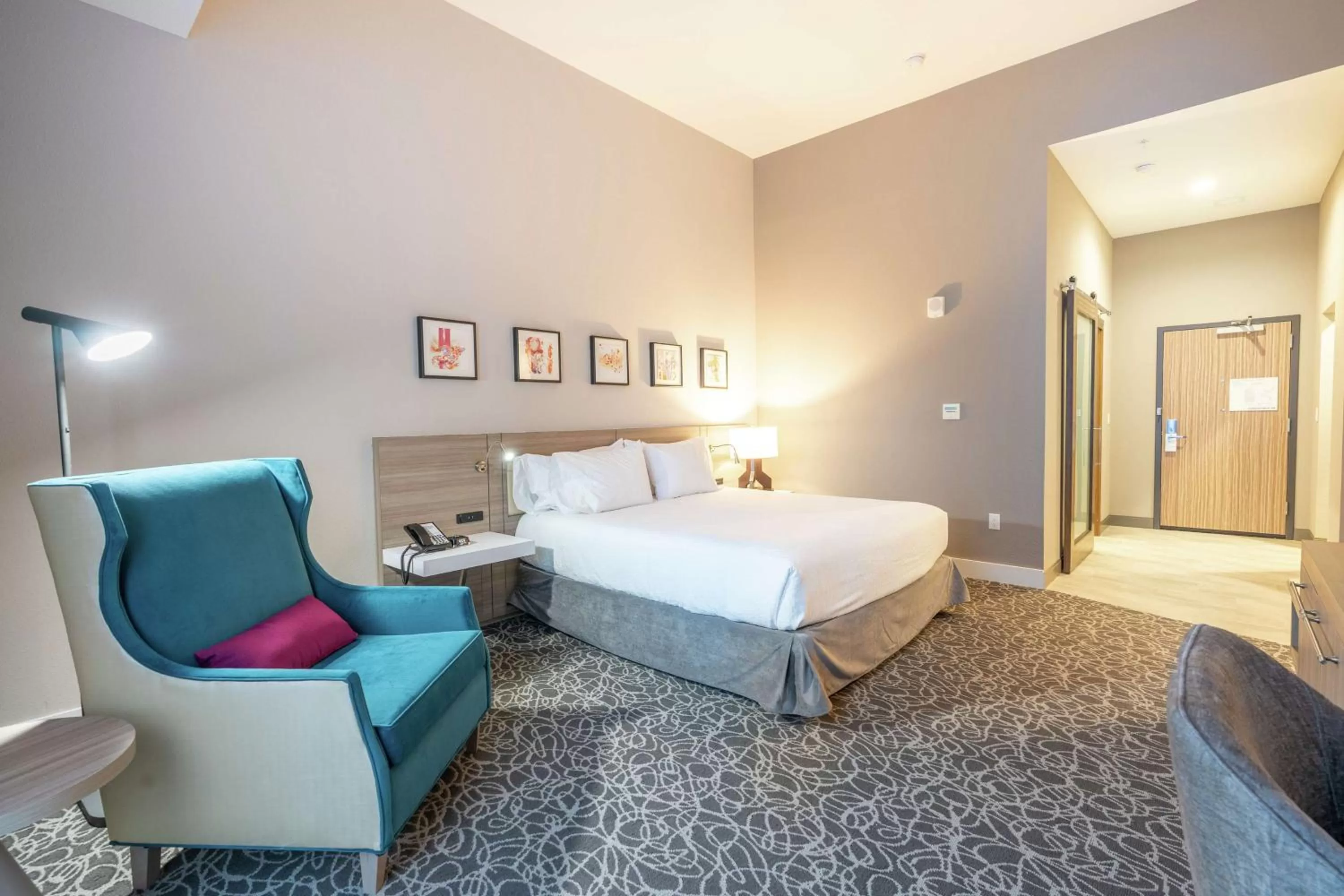 Bedroom, Bed in Hilton Garden Inn Wichita Downtown, Ks