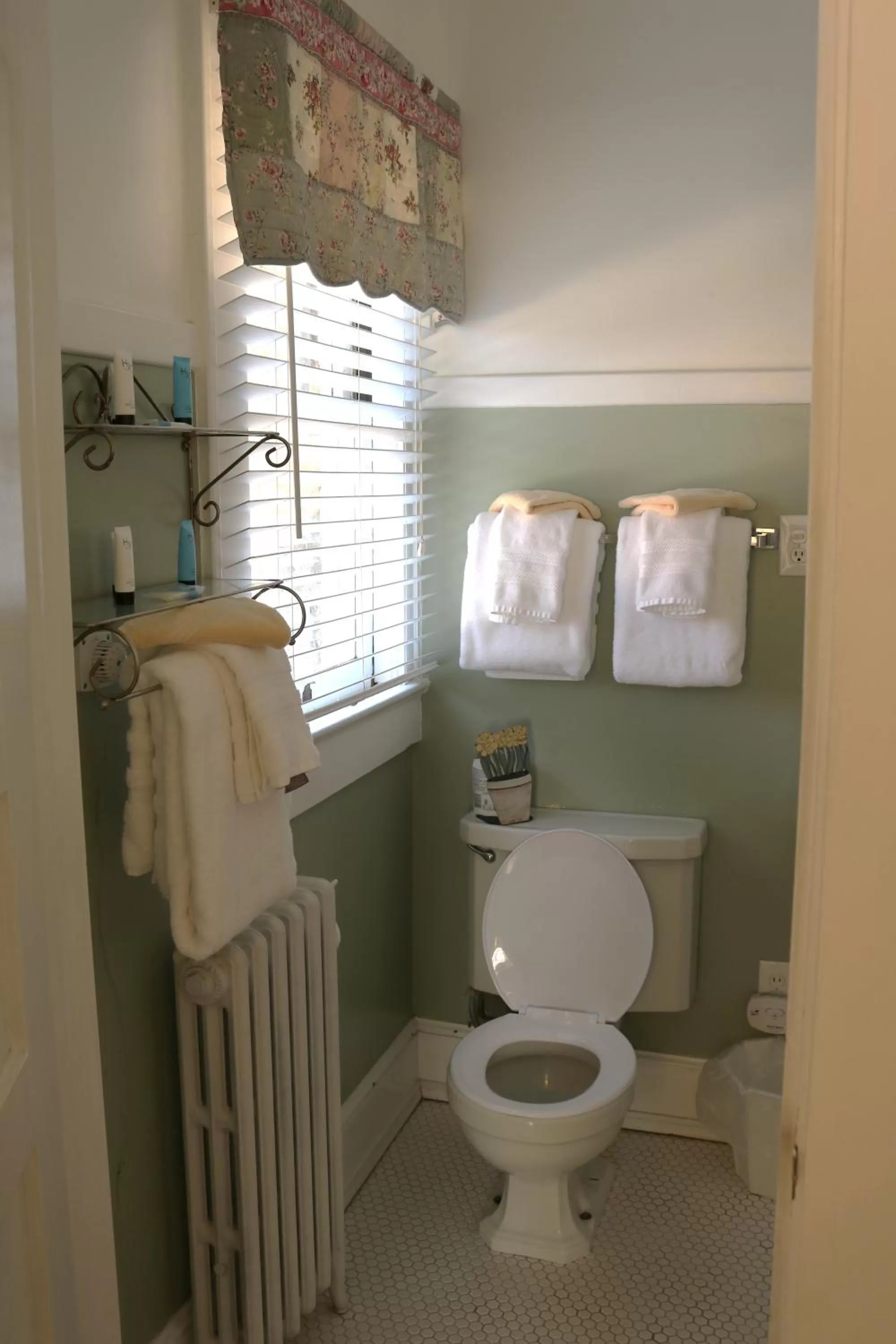 Bathroom in Echo Mountain Inn