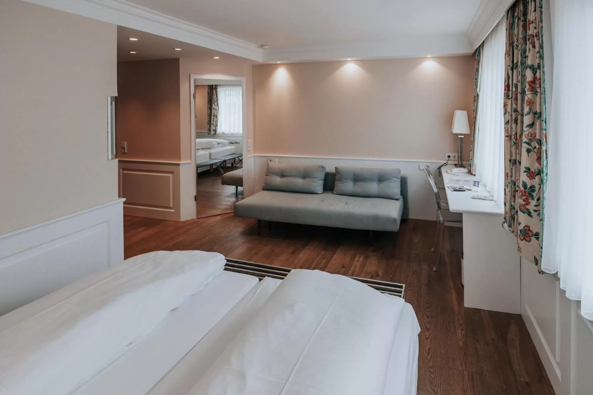 Living room, Bed in Boutique Hotel am Rathaus - Reblaus