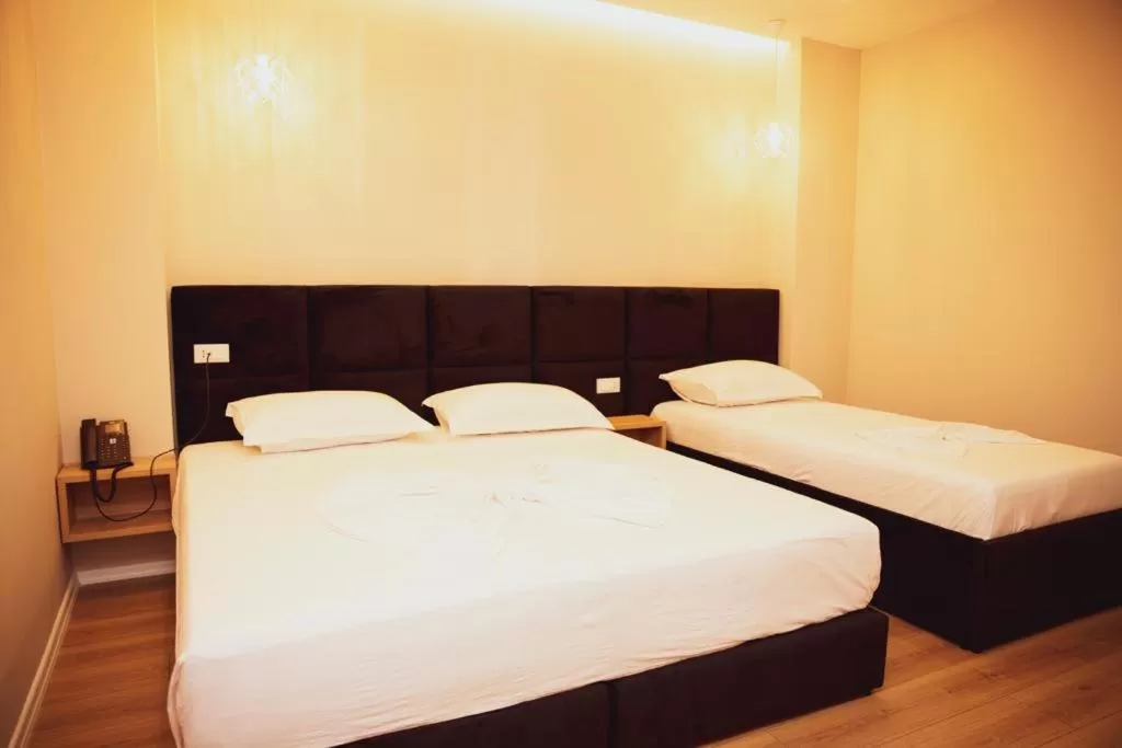 Bedroom, Bed in Hotel Continental