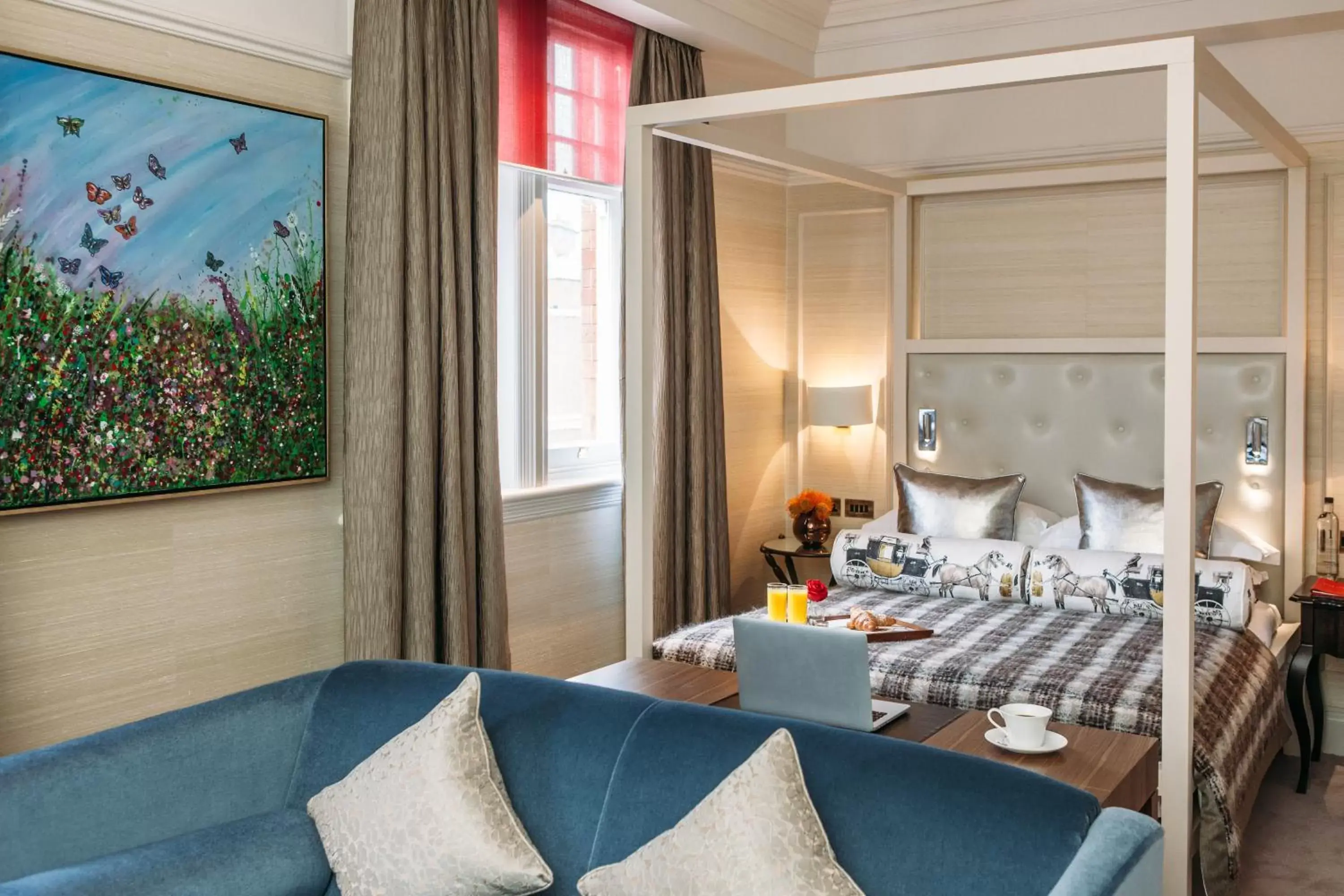 Junior Suite at 11 Cadogan Gardens in 11 Cadogan Gardens and The Apartments by Iconic Luxury Hotels Junior Suite at 11 Cadogan Gardens in 11 Cadogan Gardens and The Apartments by Iconic Luxury Hotels