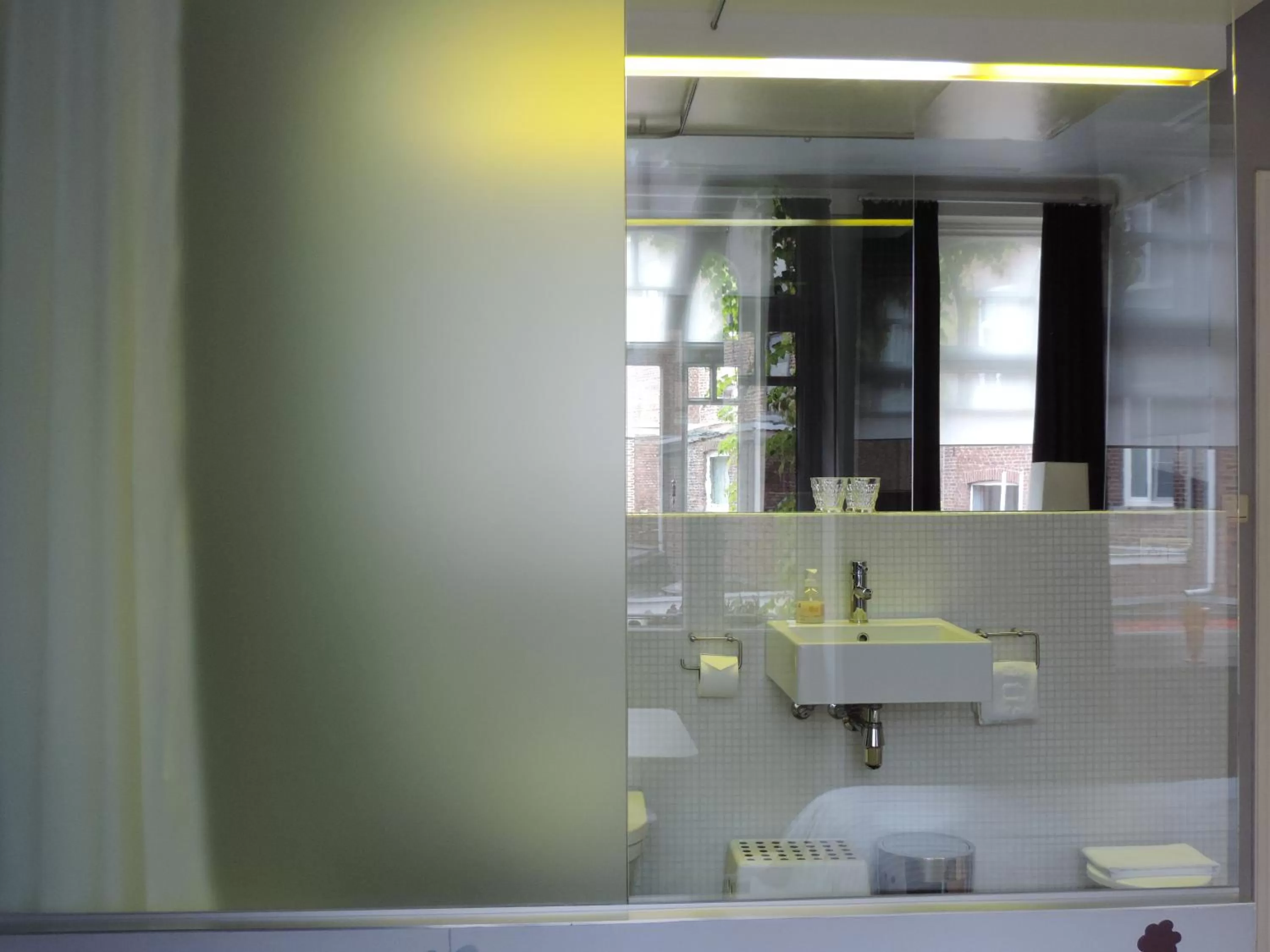 Toilet in B&B Lodging At 8