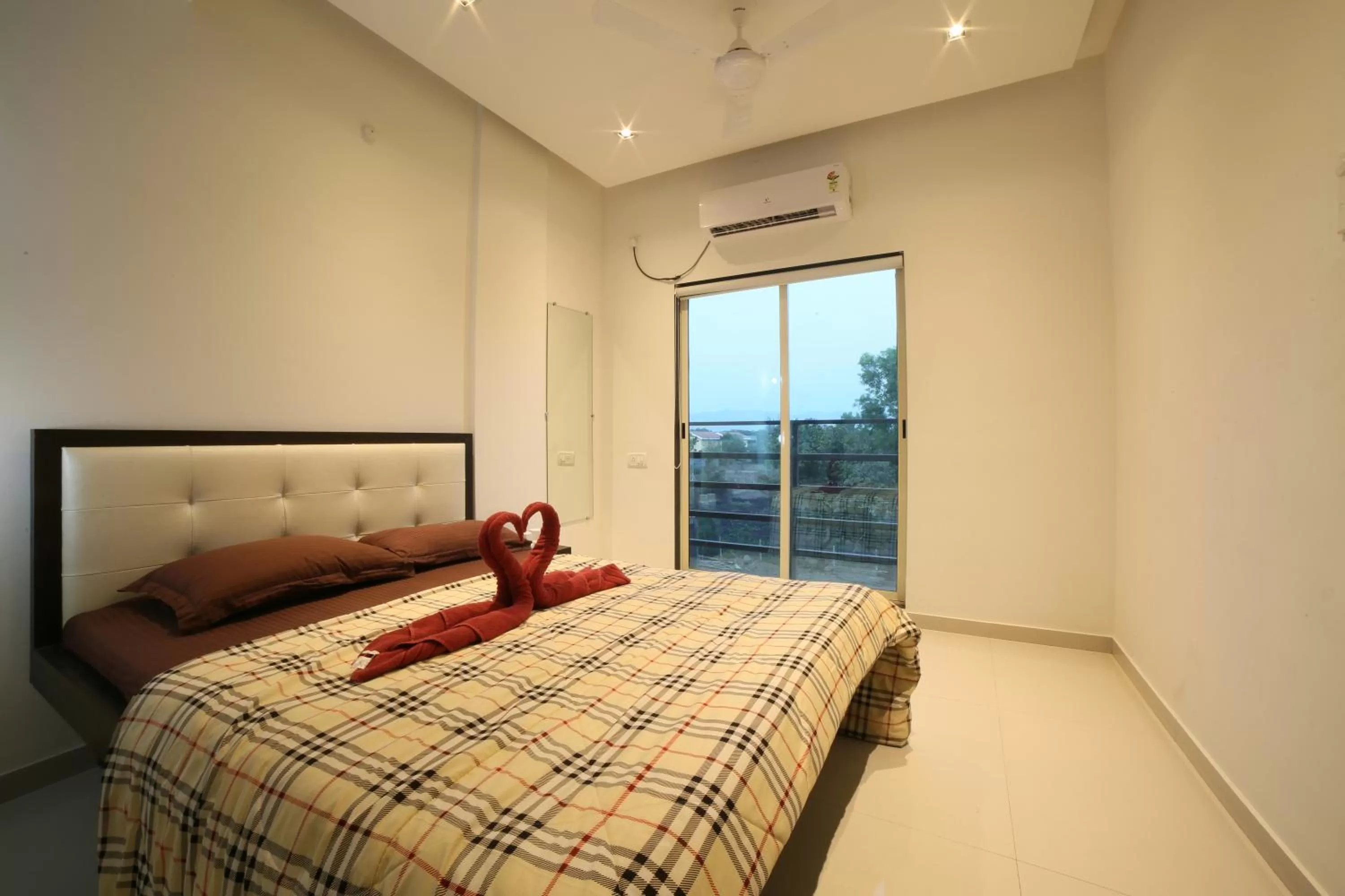 Bedroom, Bed in Acons Palm Beach