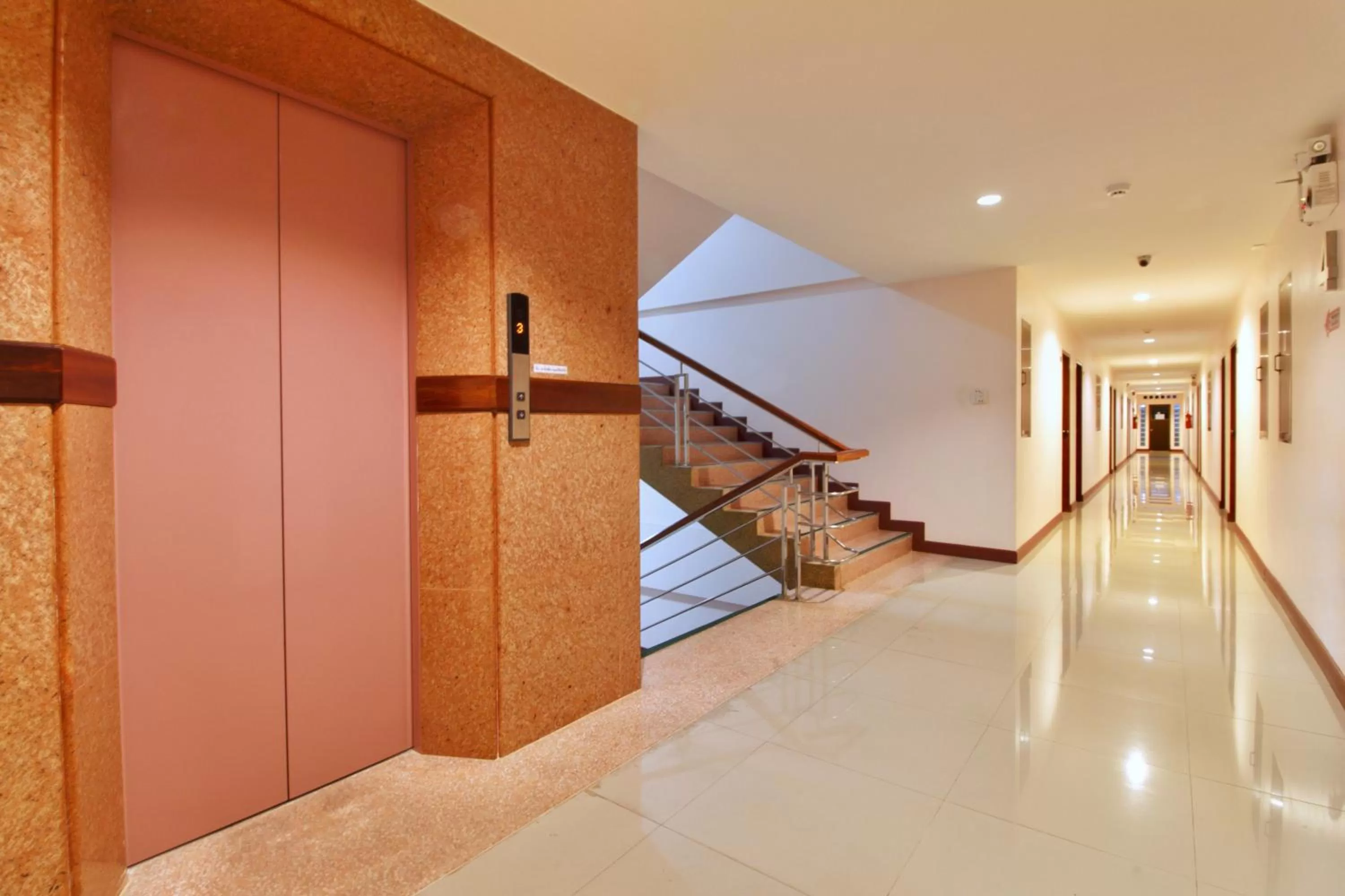 Property building in Jaroonsak Grand