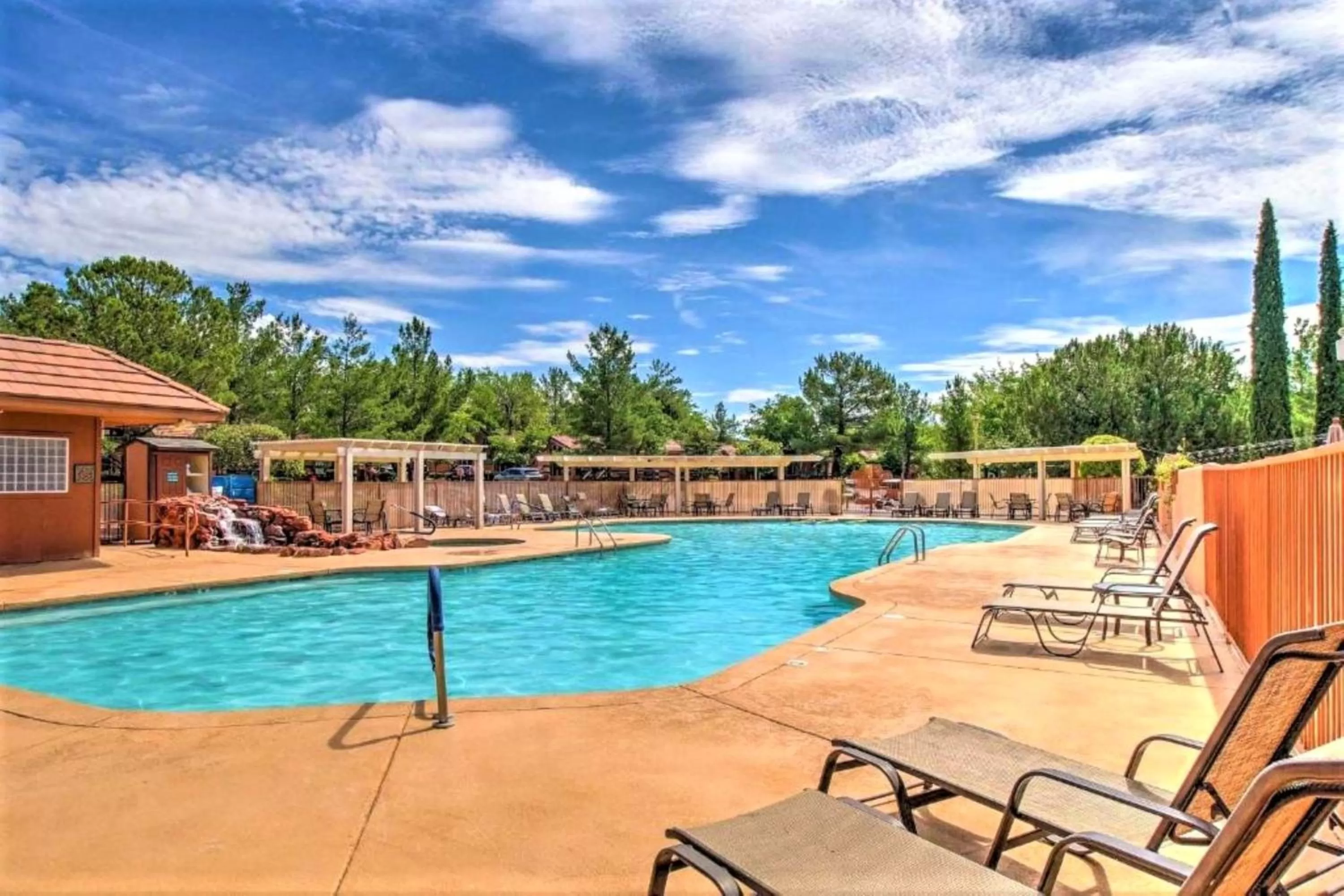 Swimming pool in Sedona Pines Resort