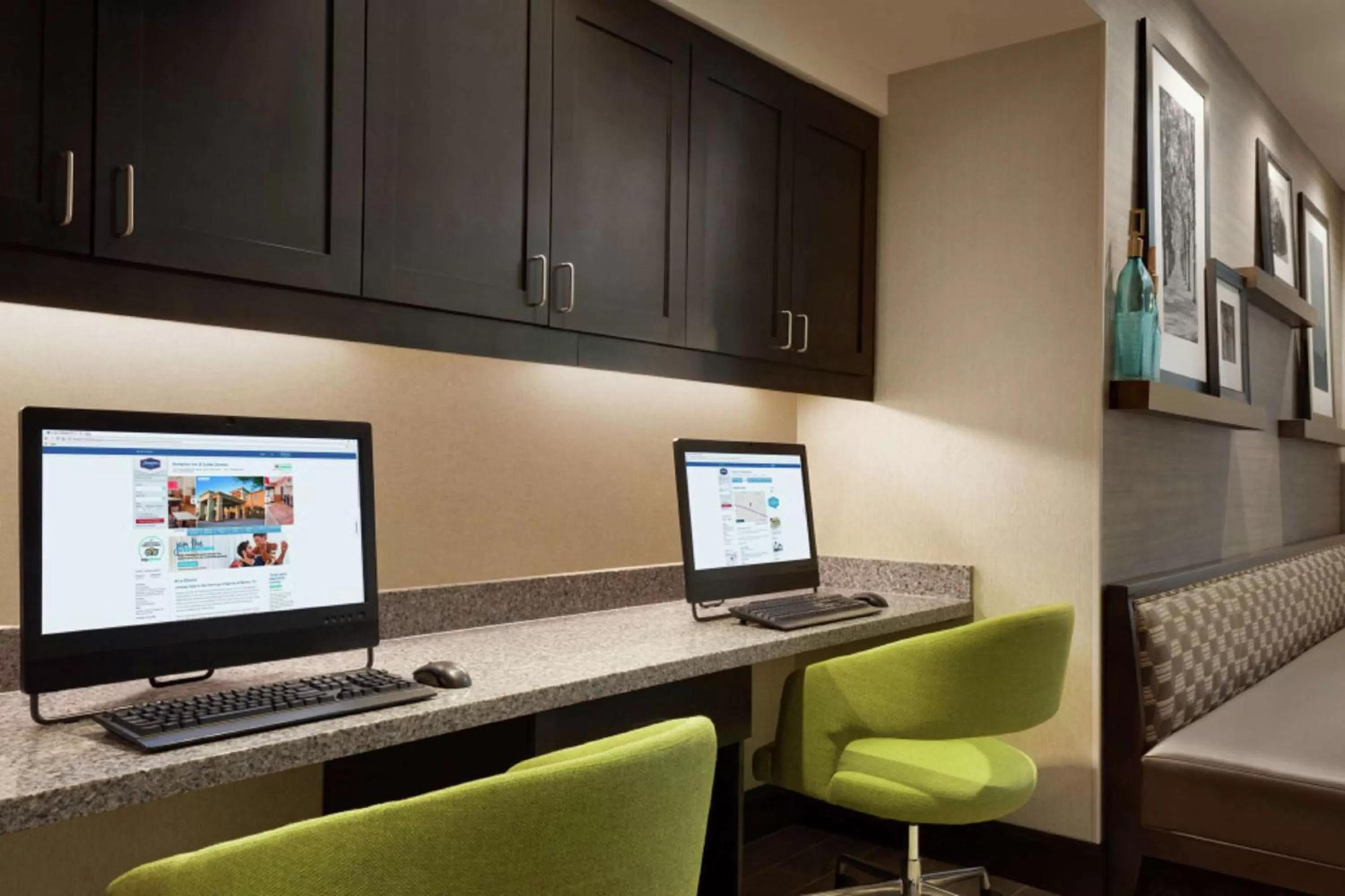 Business facilities in Hampton Inn and Suites Springdale