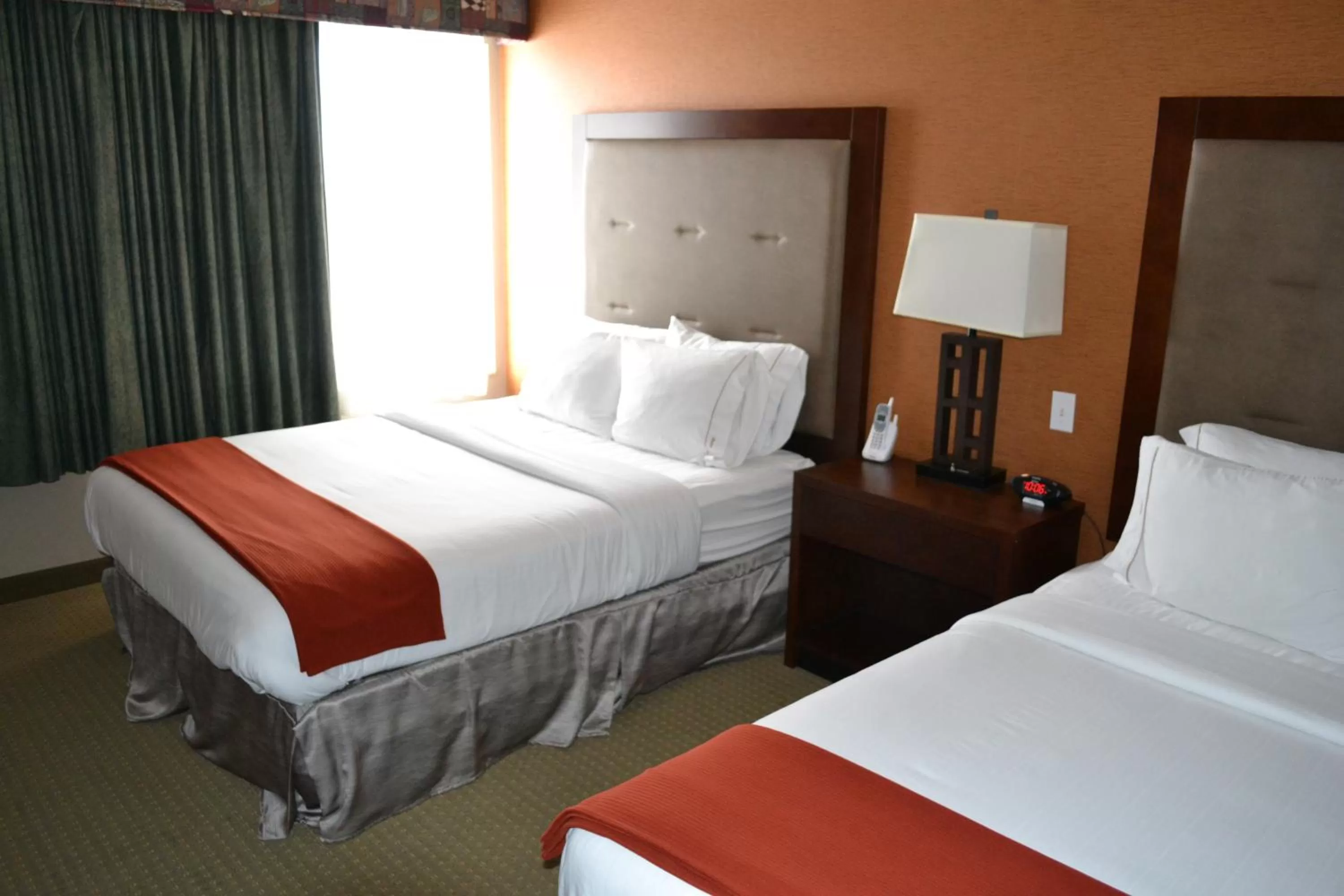 Bed in Holiday Inn Express & Suites Bozeman West by IHG