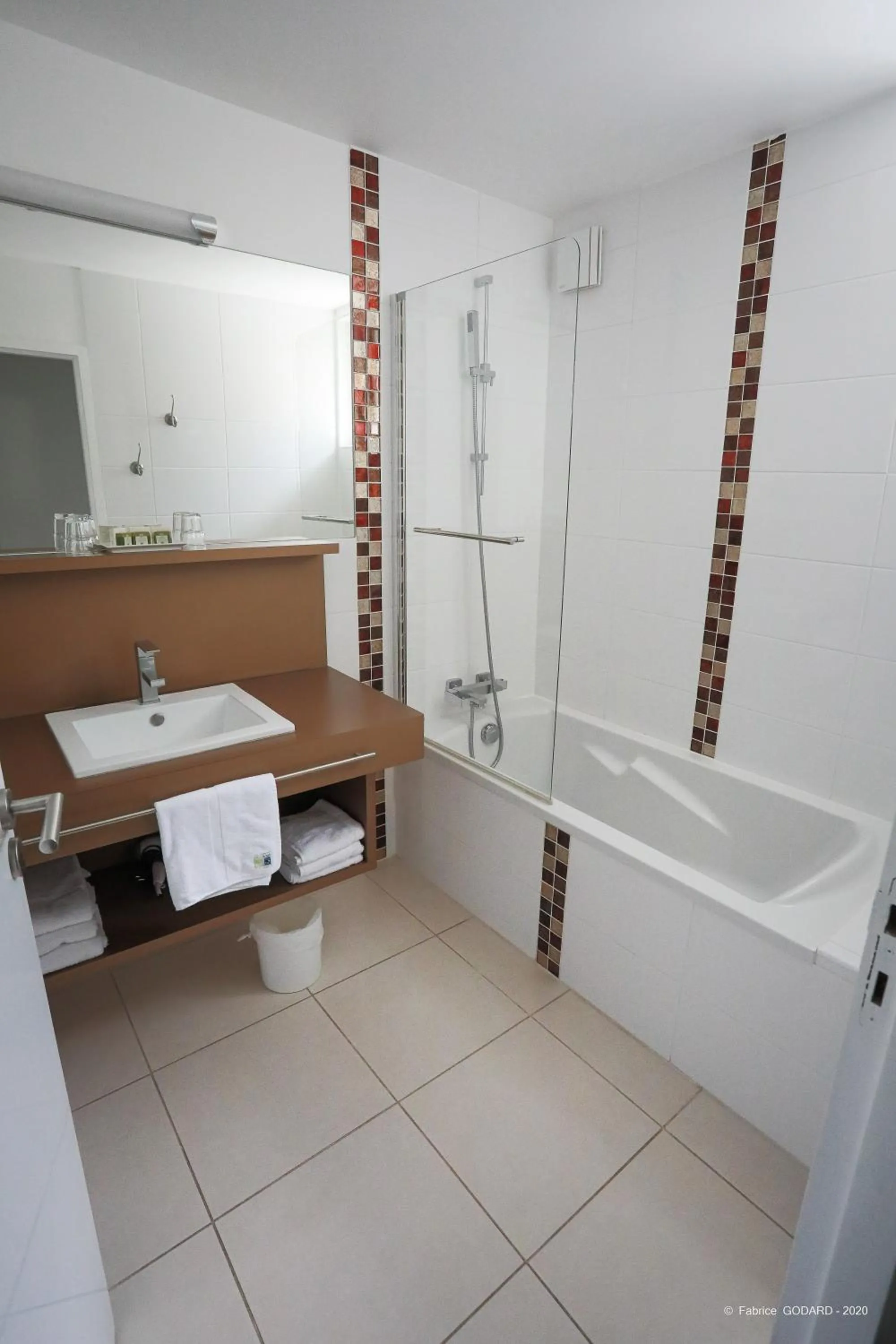 Bathroom in Logis Hôtel Restaurant du Parc