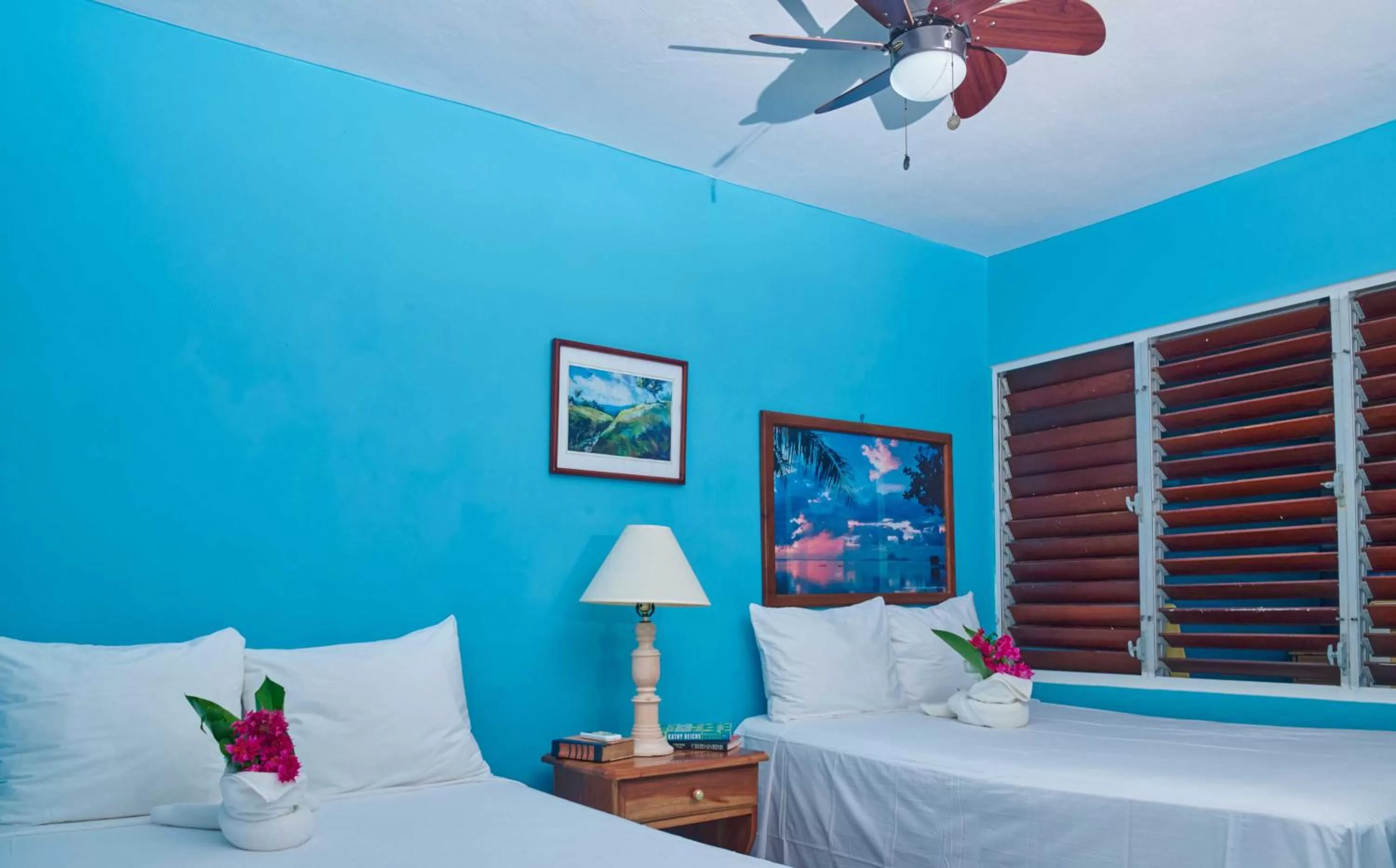 Bed in Yellow Bird Sea