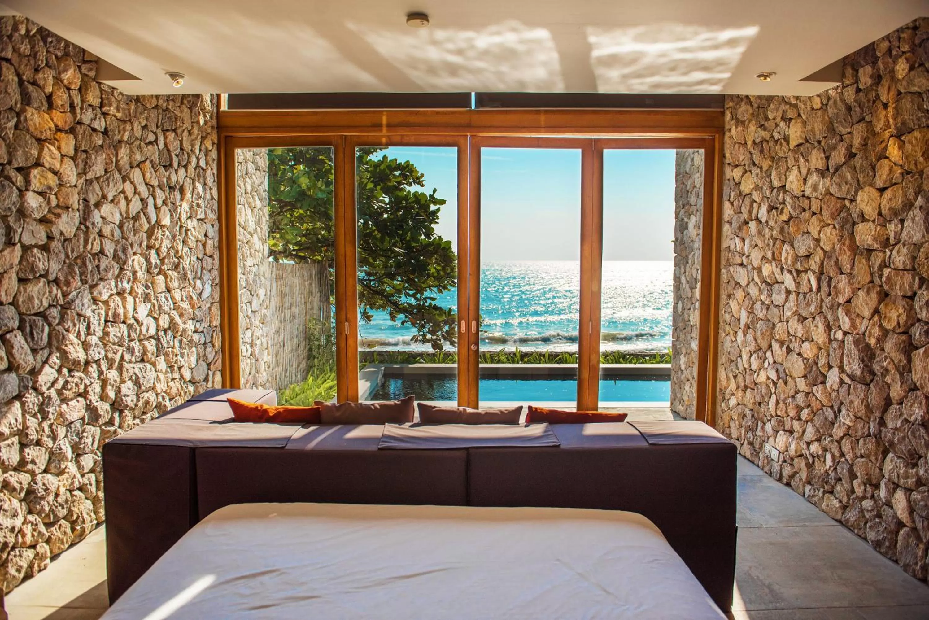 Royal Villa with Oceanfront Pool in Tolani Resort Kui Buri