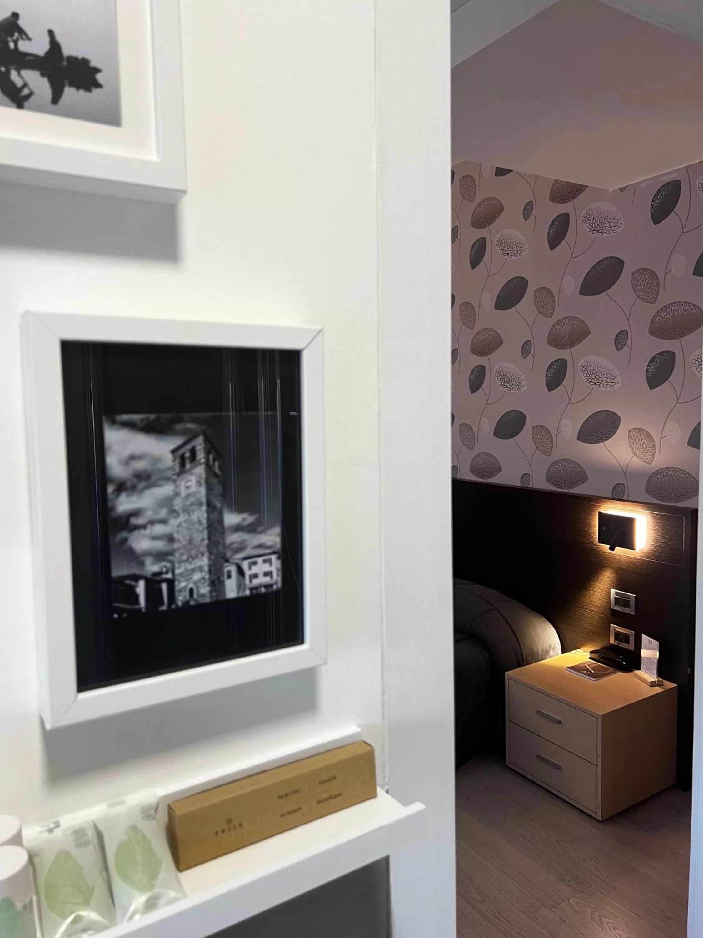 Bathroom, Bed in JO Hotel