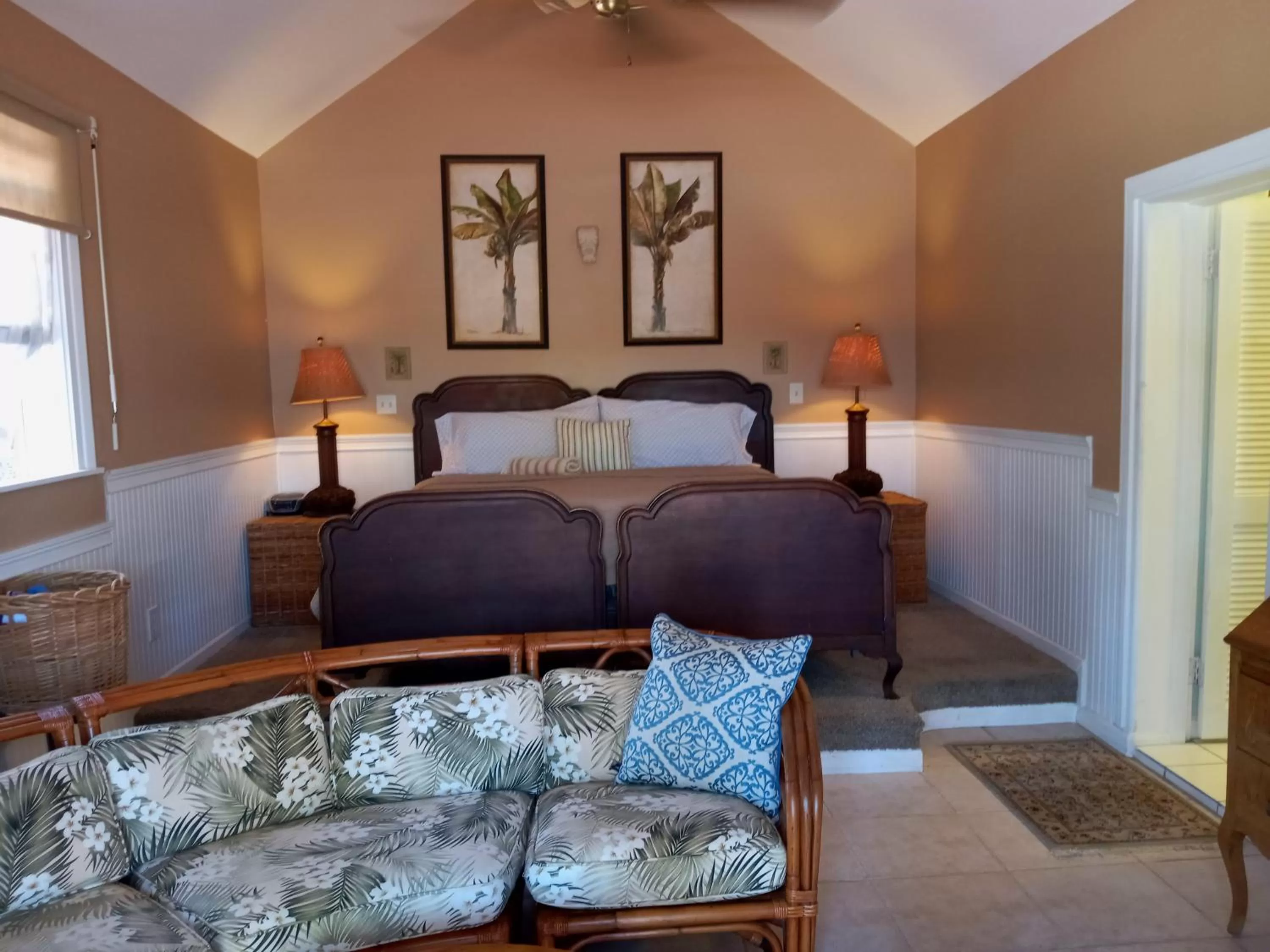 Bed in Sea Breeze Manor Inn