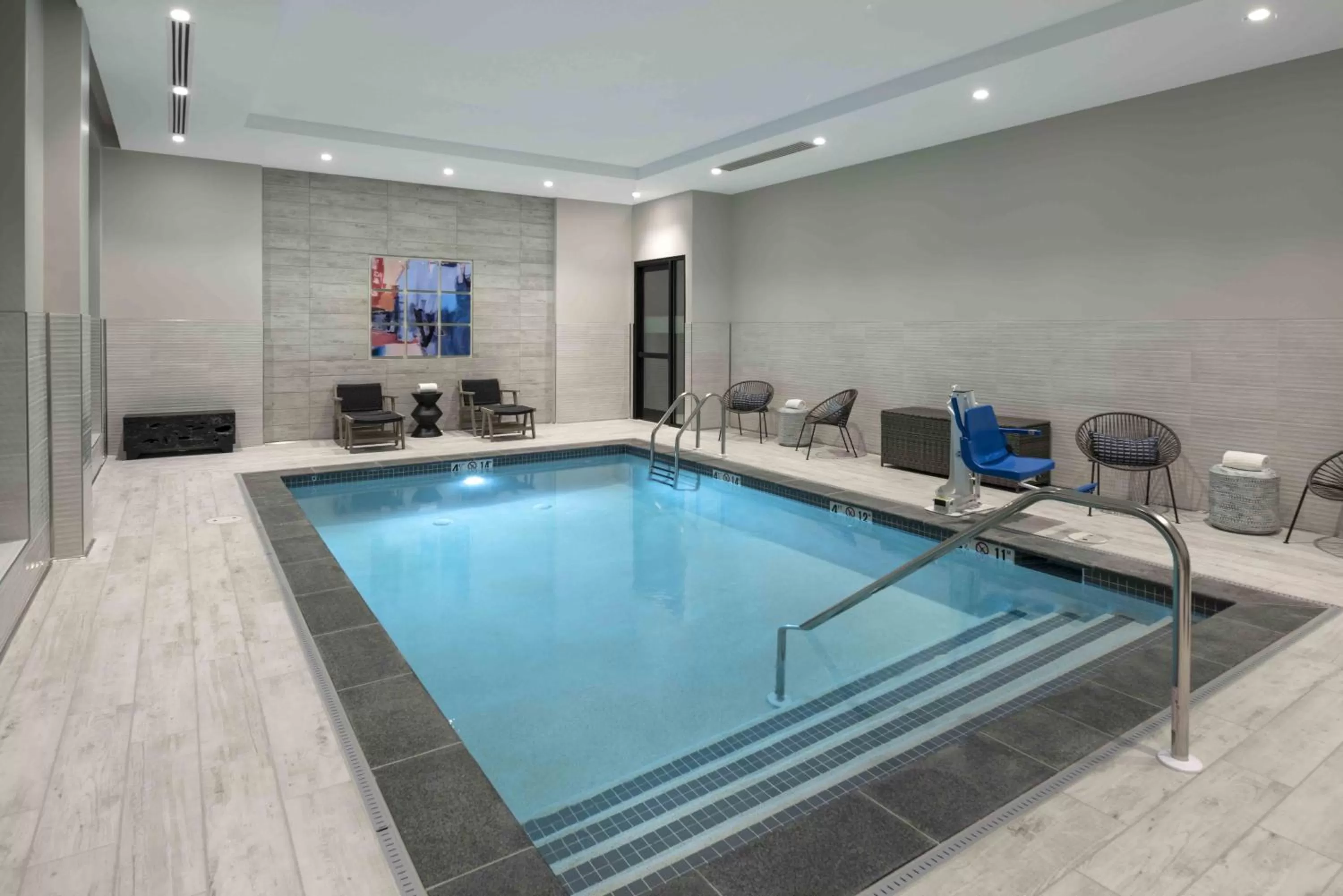 Swimming pool in Holiday Inn Express - Boston Logan Airport - Revere by IHG