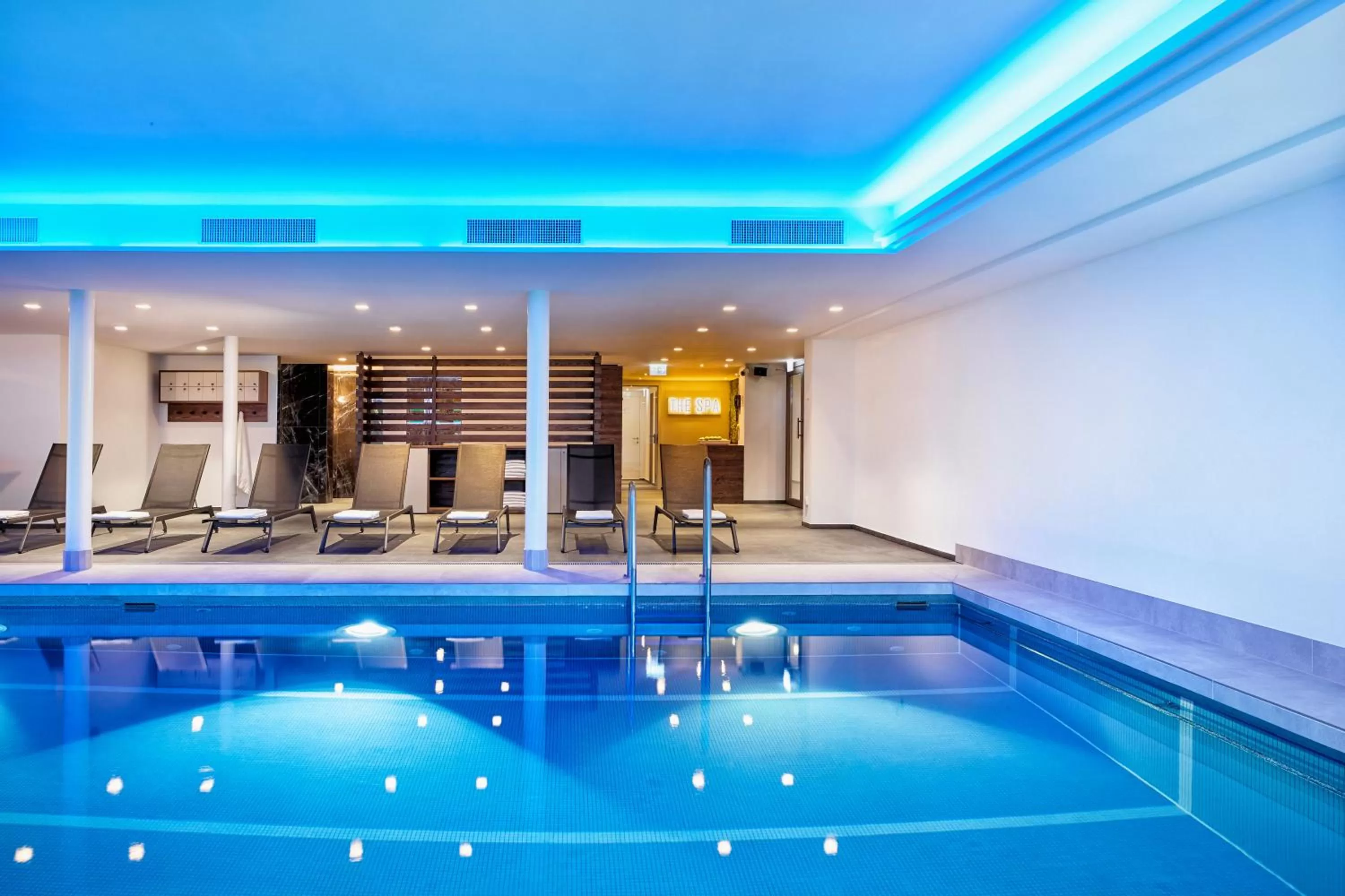 Swimming pool in H+ Hotel & SPA Engelberg