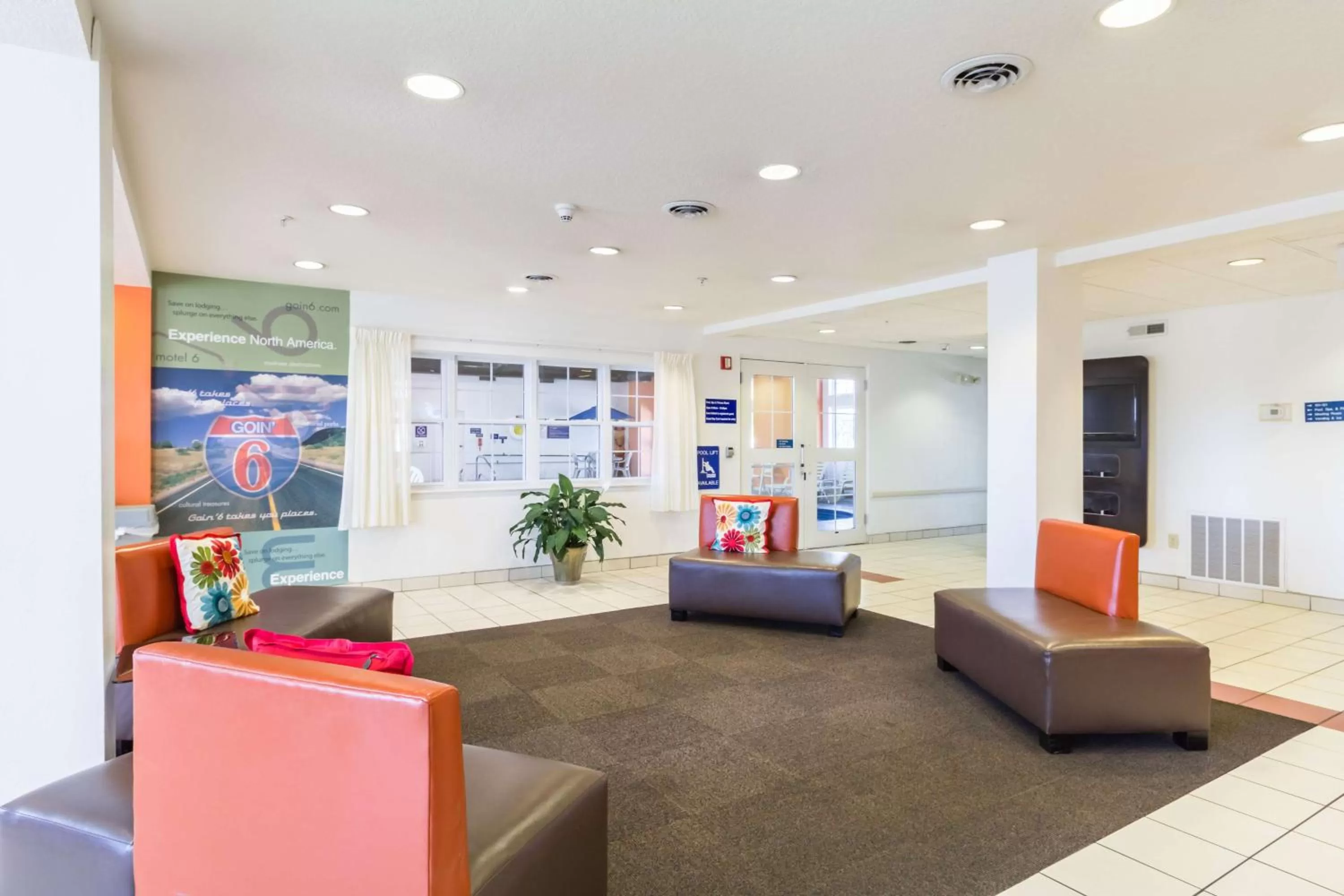 TV and multimedia in Motel 6-Huron, OH - Sandusky