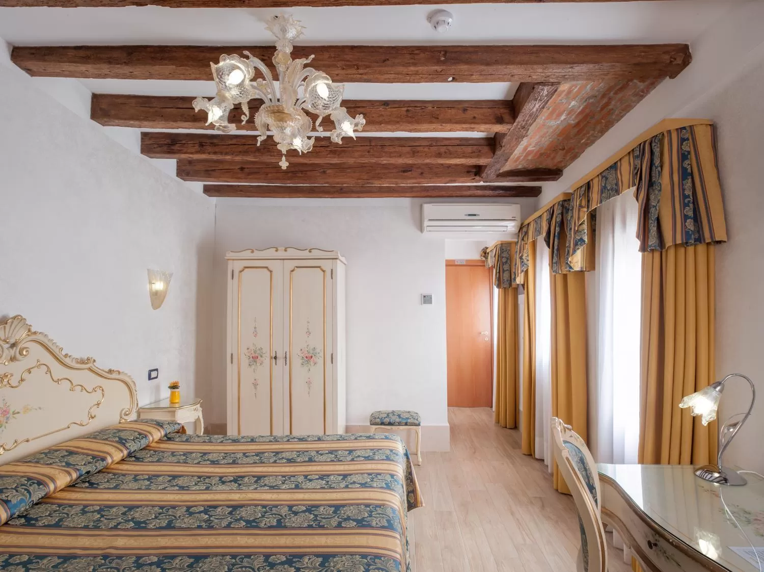 Day, Bed in Hotel Il Mercante di Venezia