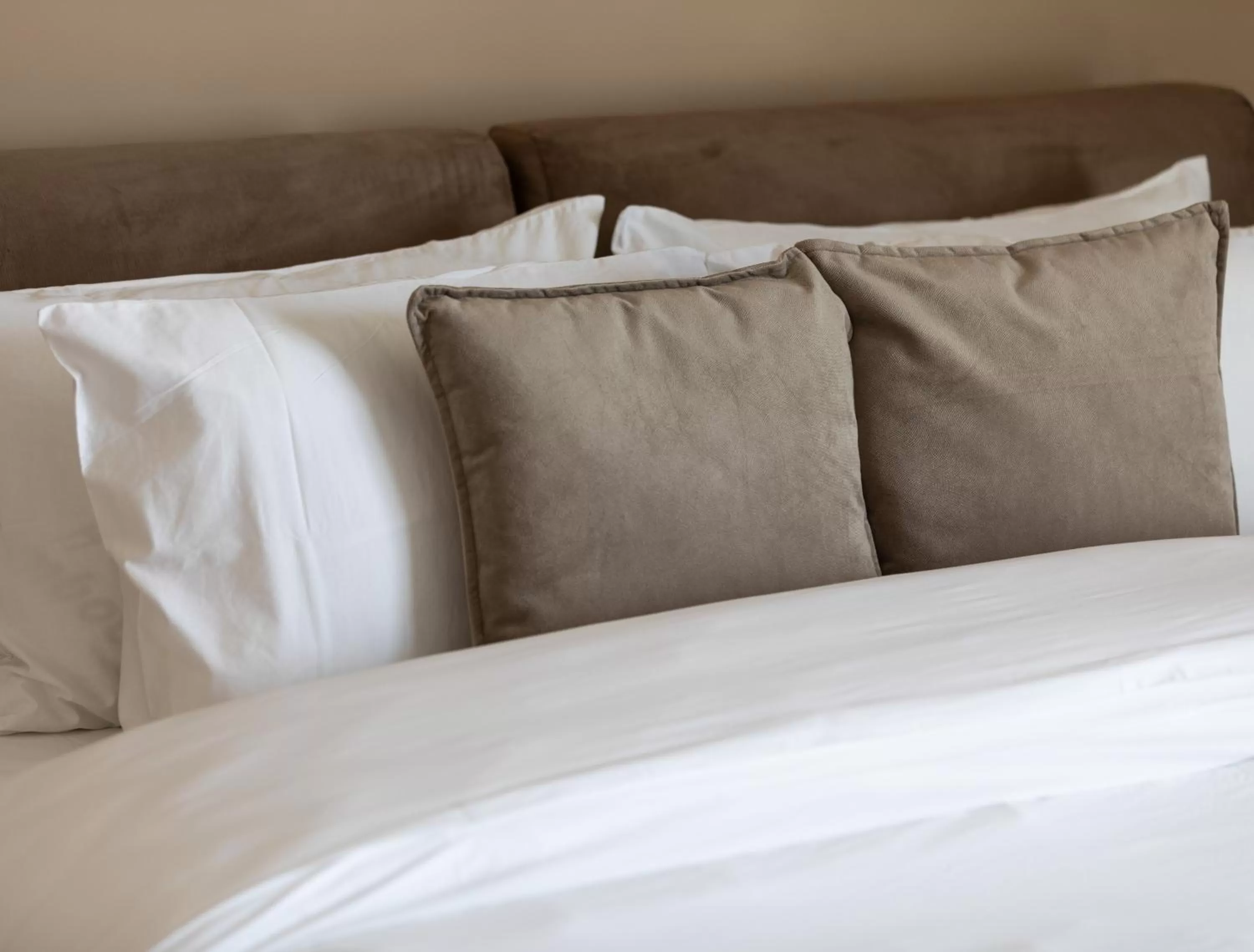 Bedroom, Bed in Montecito Apartments