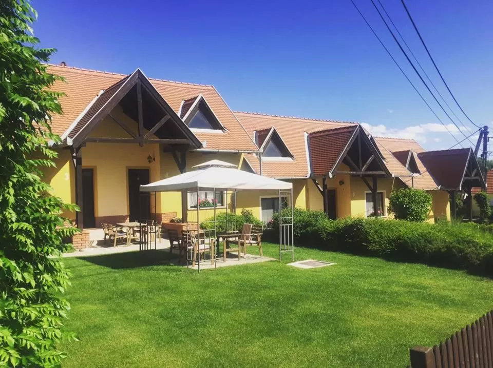 Property Building in Huber Panzió