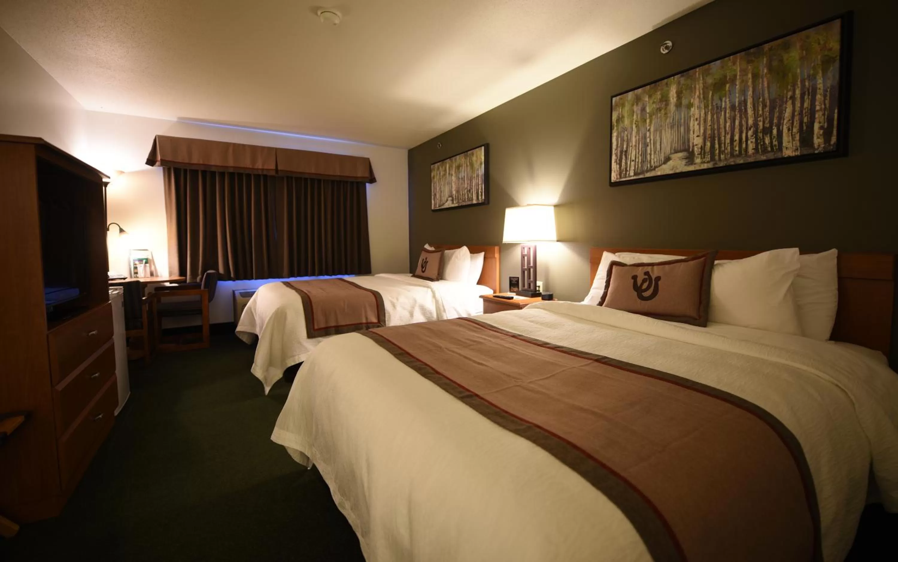 Photo of the whole room, Bed in Draft Horse Inn and Suites