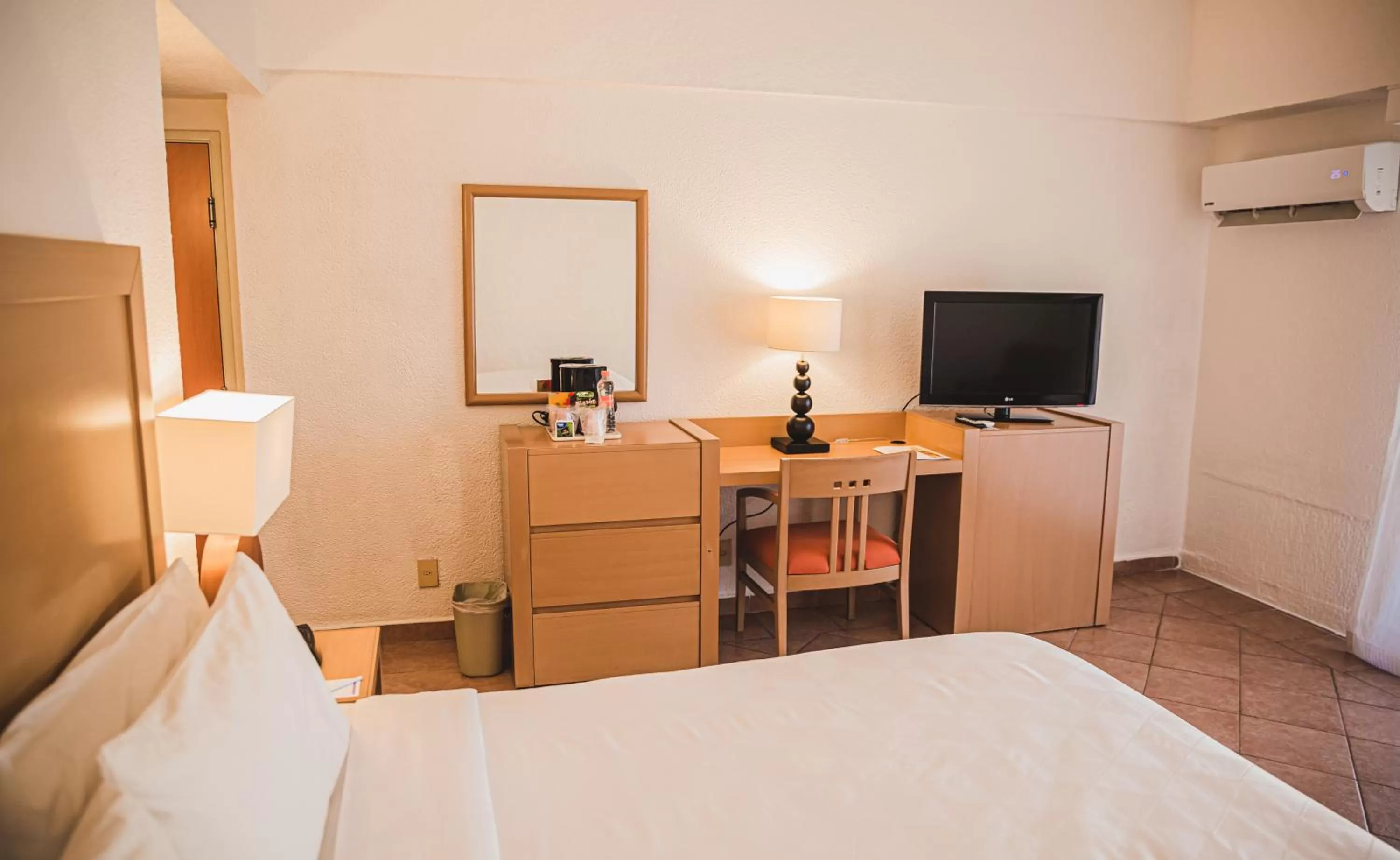 Bed in Holiday Inn Resort Acapulco, an IHG Hotel