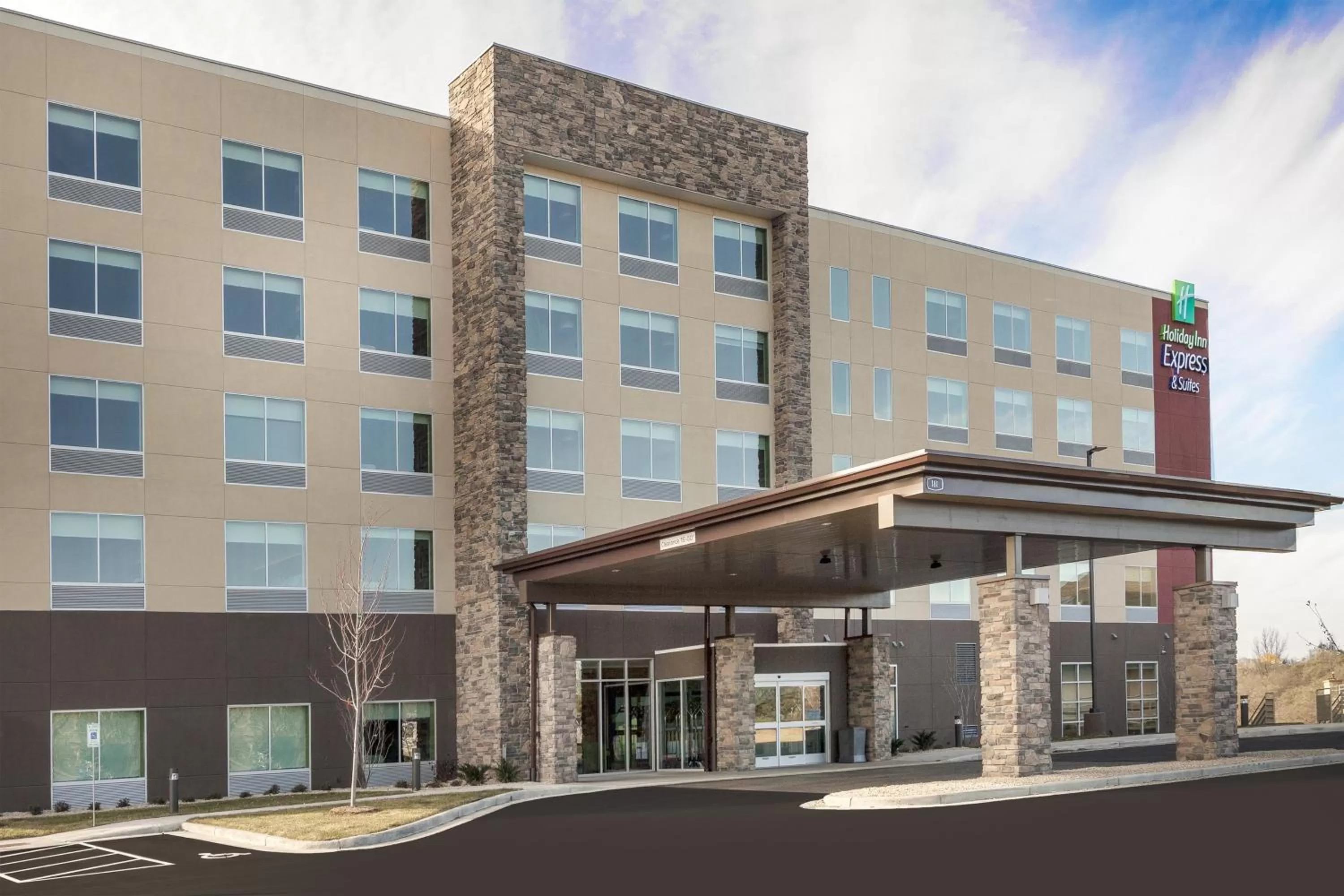Property building in Holiday Inn Express & Suites - Hudson I-94 by IHG