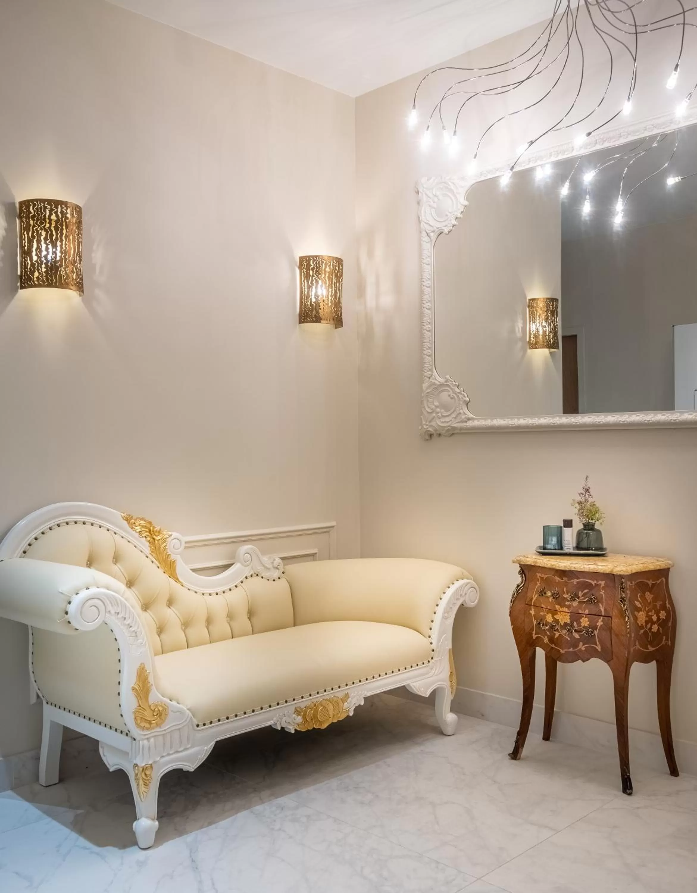 Living room in L'Orangerie du Château des Reynats