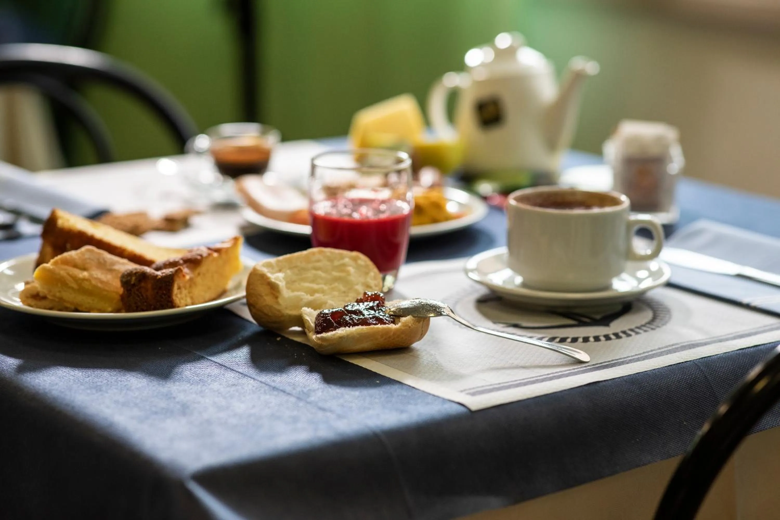 Food and drinks in Amadei Hotel Blumen