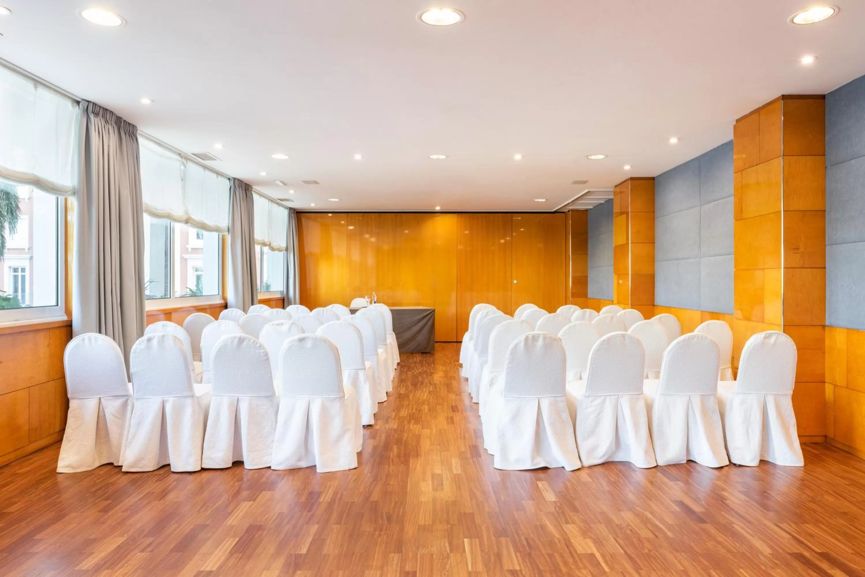 Meeting/conference room in Eurostars Atlántico