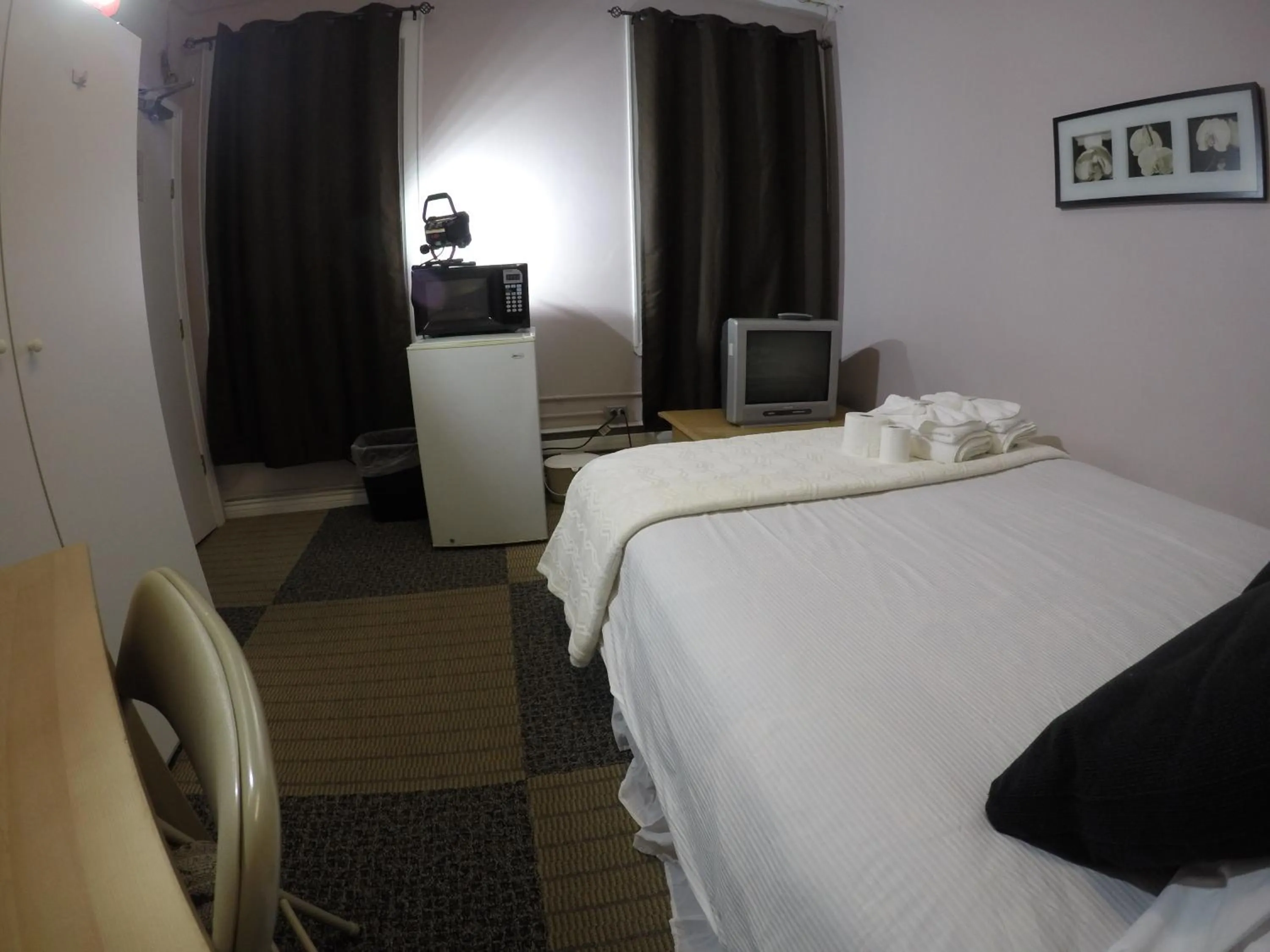 Photo of the whole room, Bed in Saint Lawrence Residences and Suites