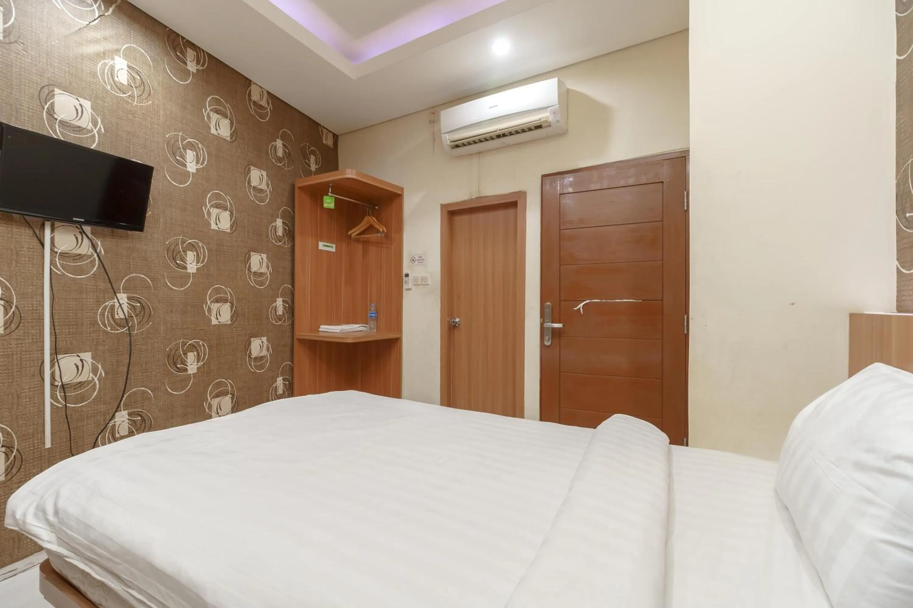 Bed in Green Apple Residence near Sarinah Mitra RedDoorz