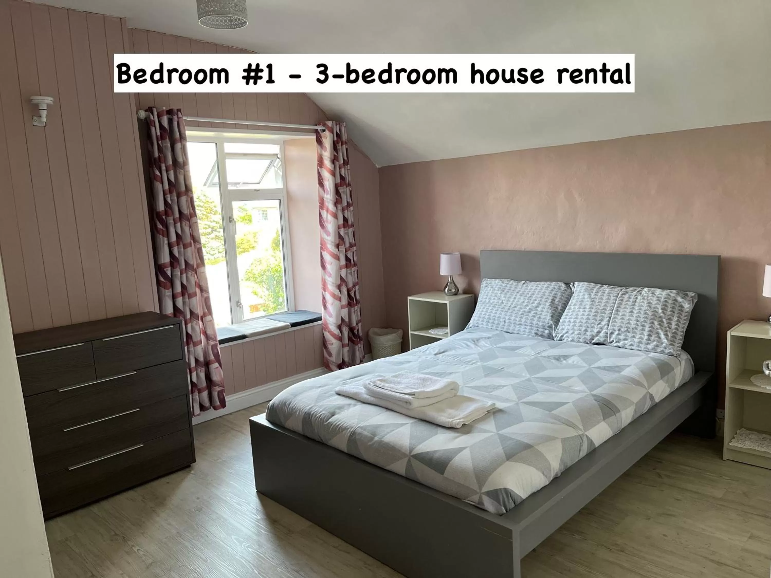 Bedroom, Bed in 5-star B&B and Historical Cottage "Mon Petit Cottage"