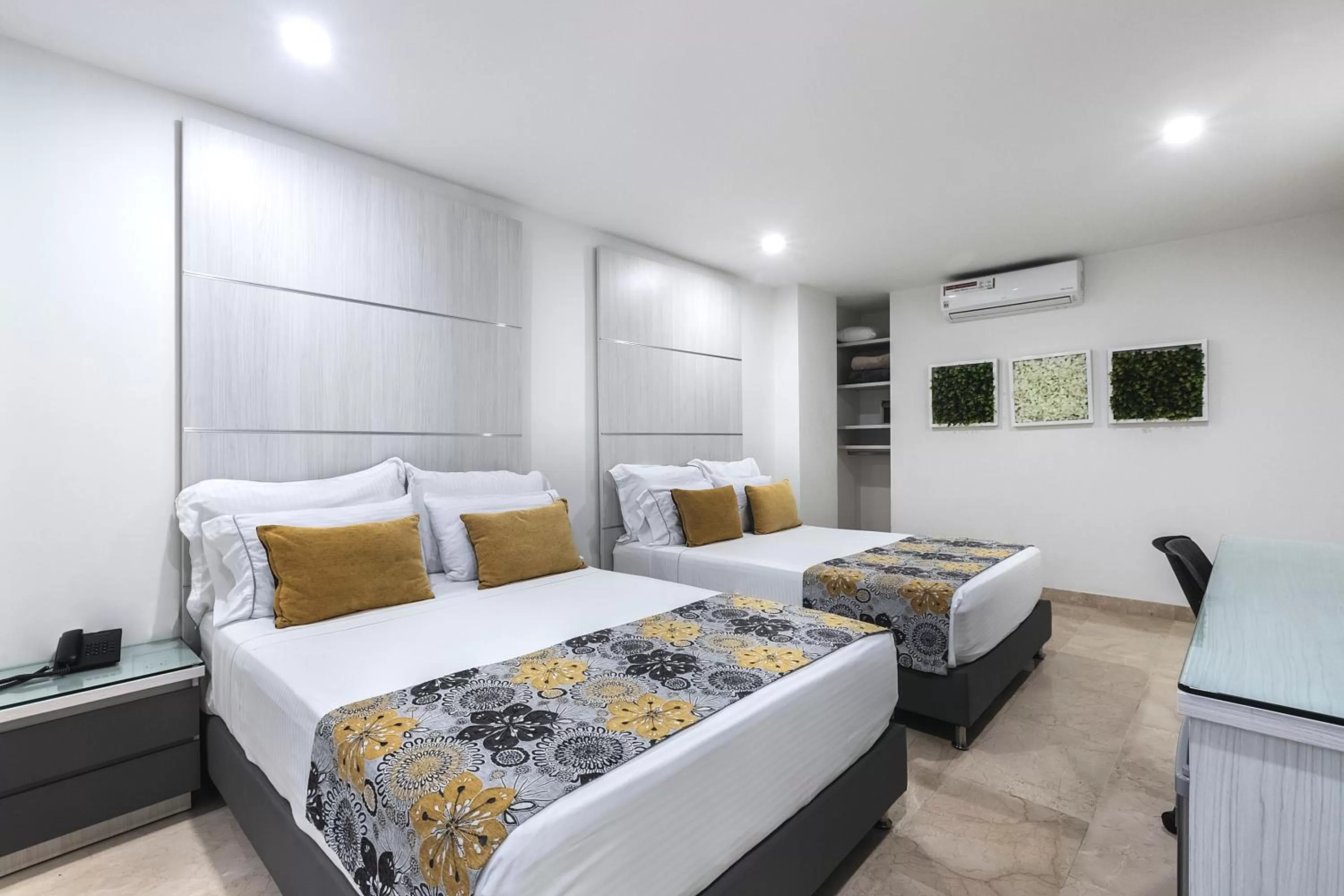 Photo of the whole room, Bed in Hotel Madeiro