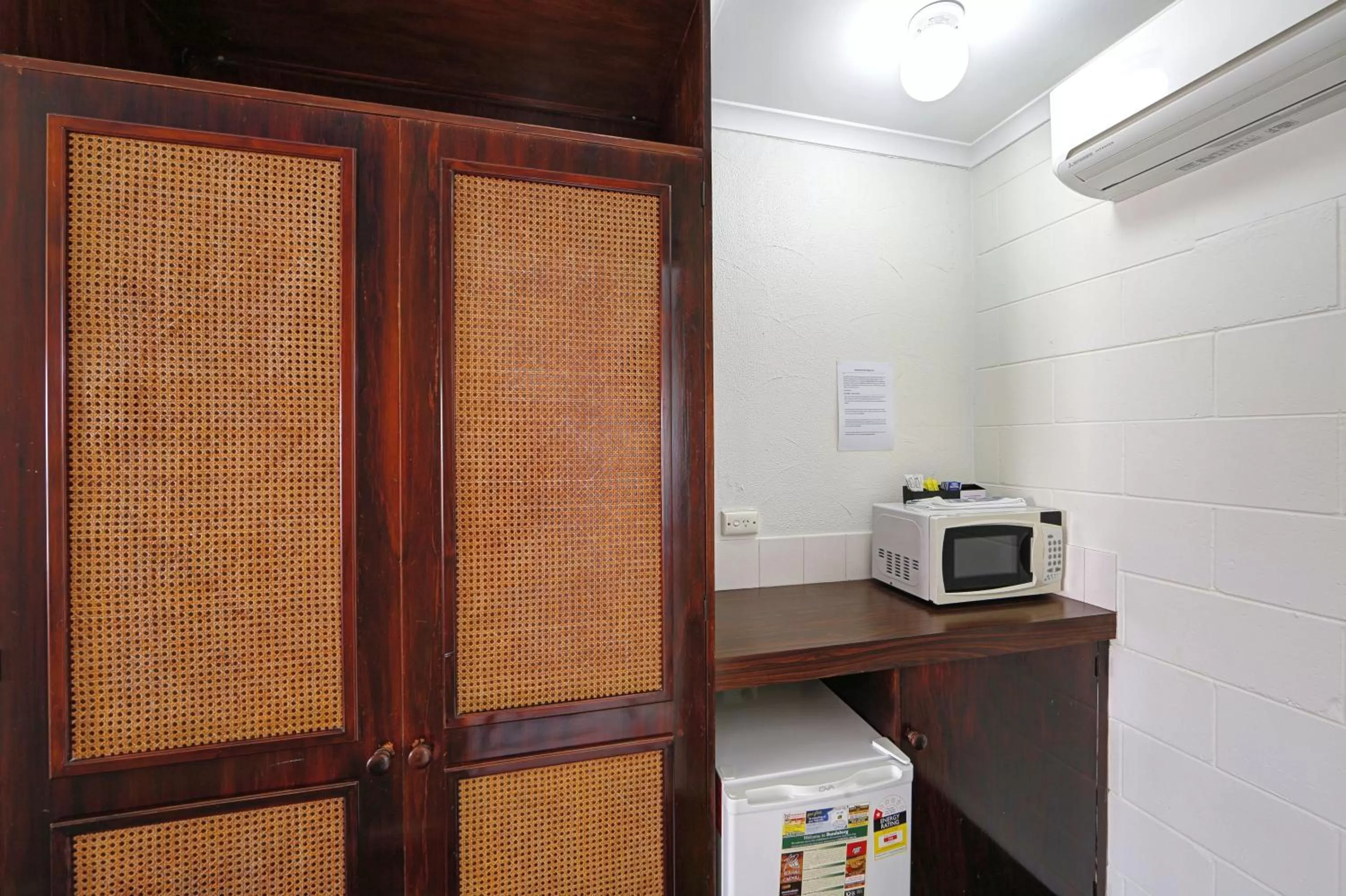 Kitchen or kitchenette in Alexandra Park Motor Inn