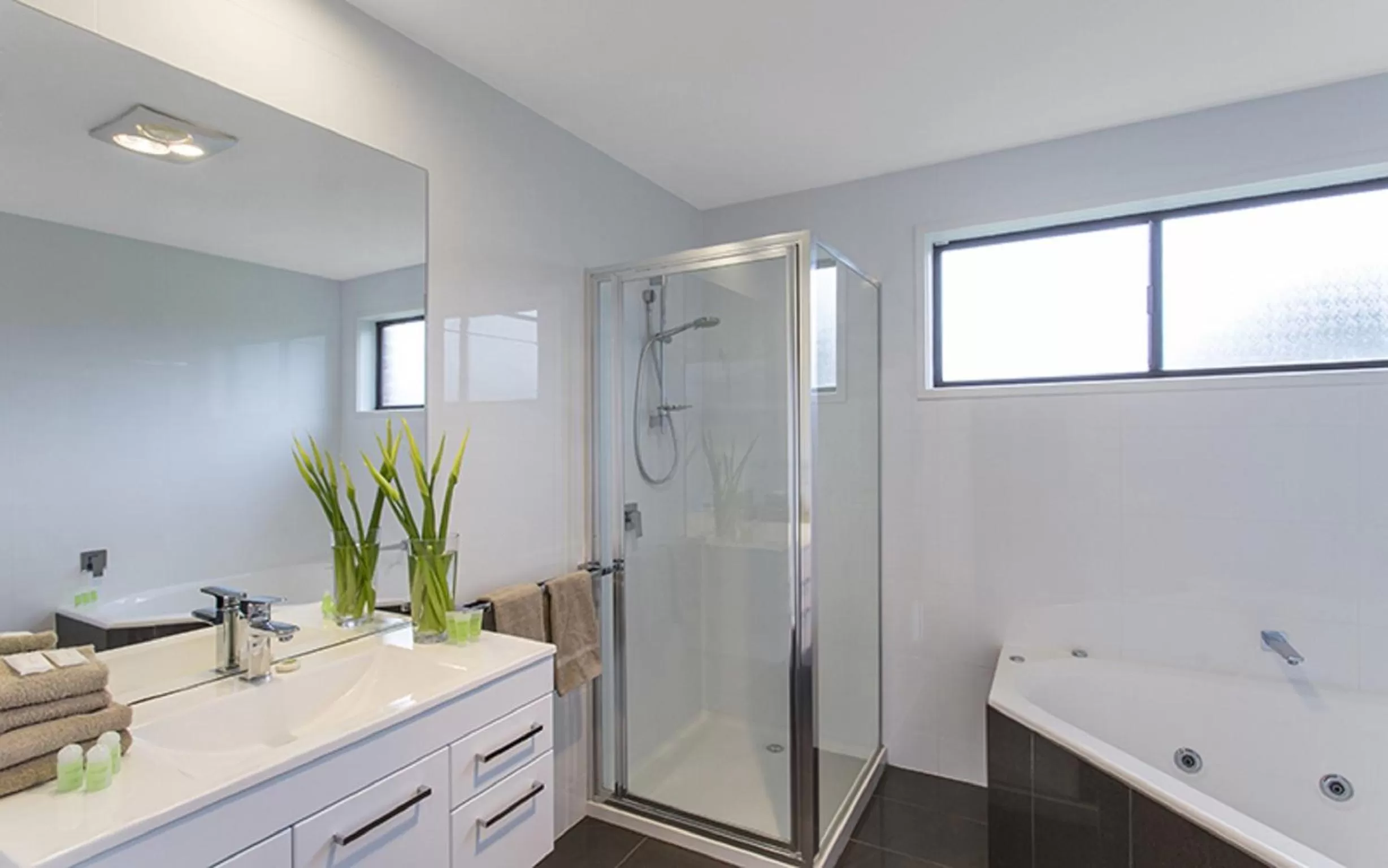 Bathroom in Best Western Colonial Village Motel