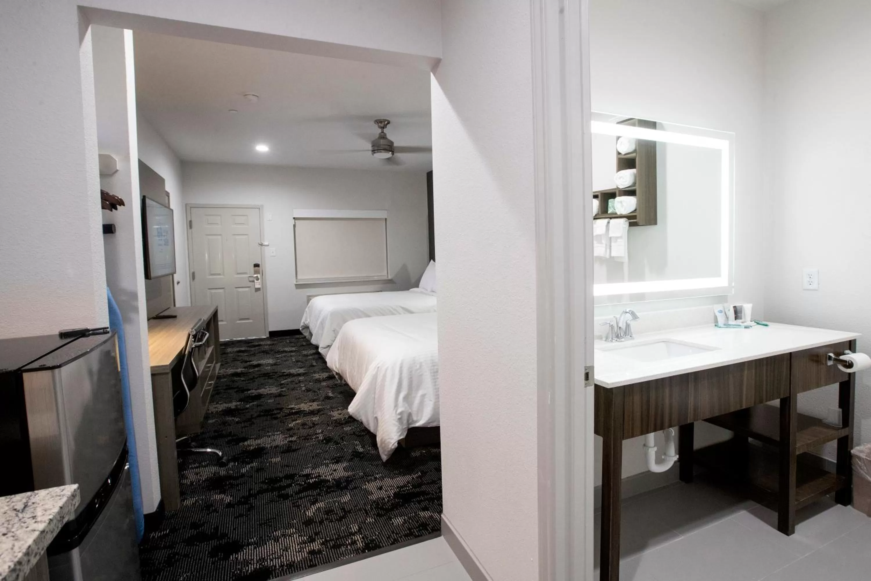 Kitchen or kitchenette, Bed in House Hotel