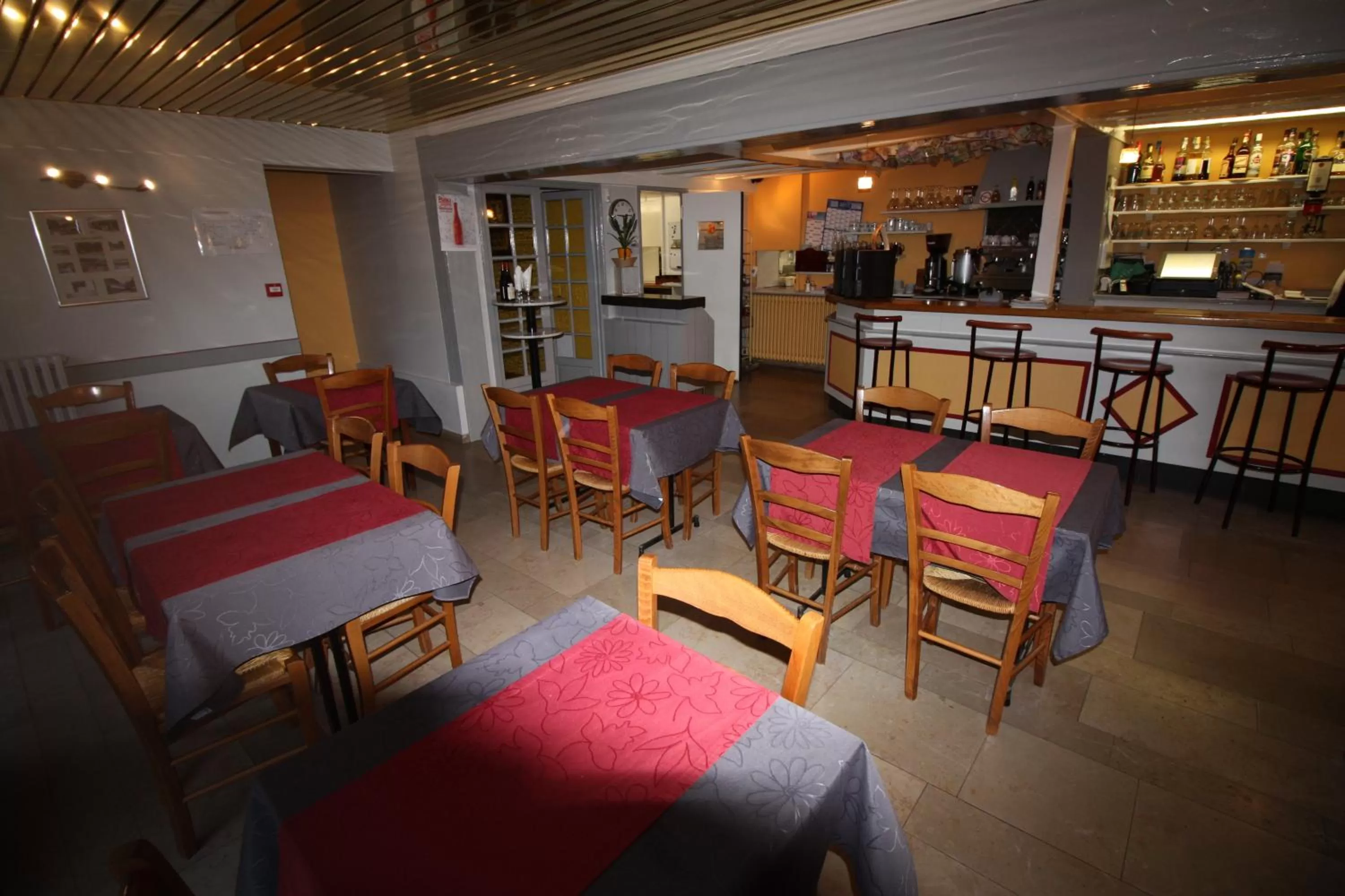 Lounge or bar in Hotel Les Deux Sapins